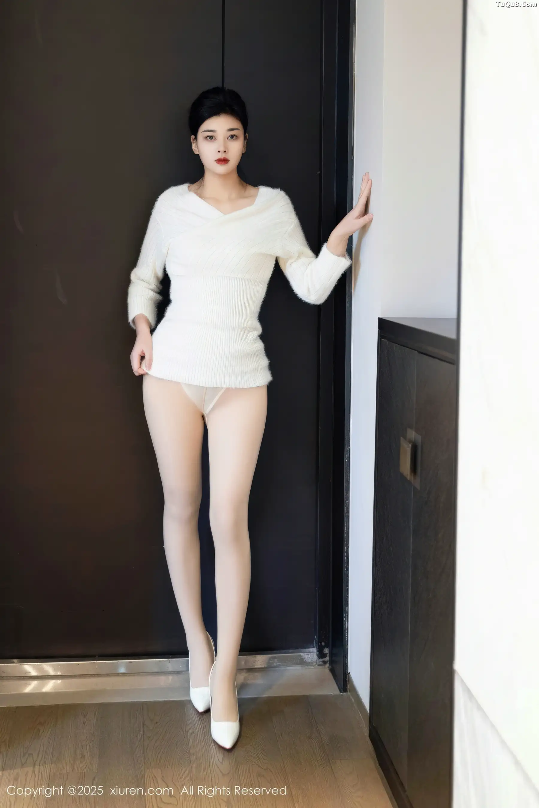徐清妍性感白色毛衣露黑色内衣配超薄肉丝秀曼妙身姿绝美写真 第 16 张