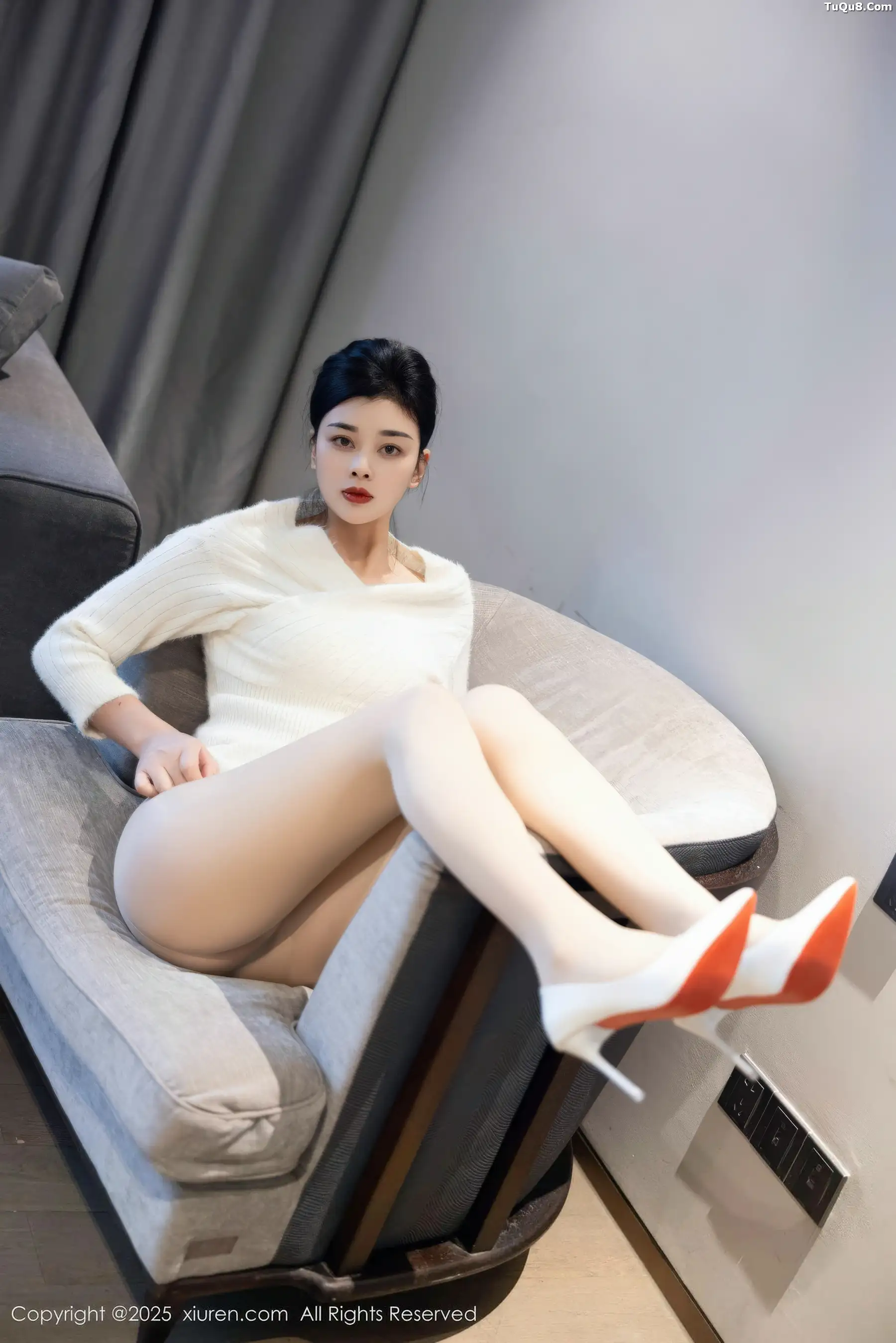 徐清妍性感白色毛衣露黑色内衣配超薄肉丝秀曼妙身姿绝美写真 第 21 张