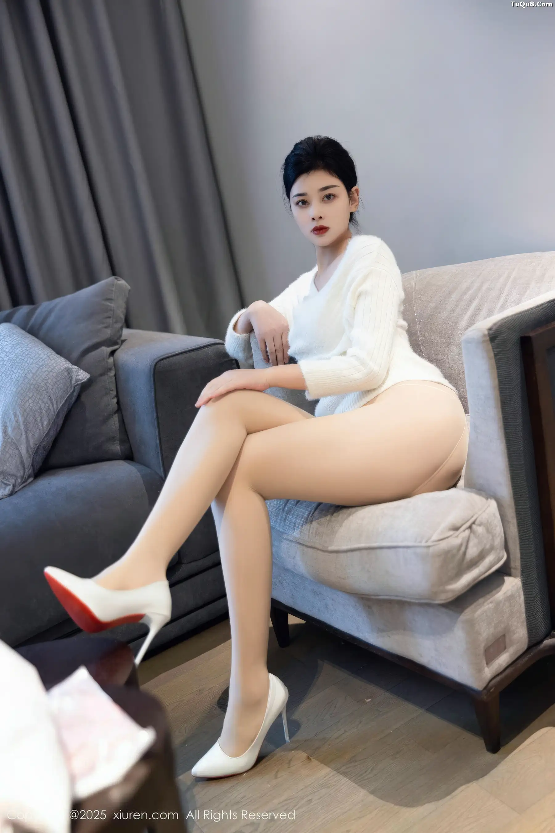 徐清妍性感白色毛衣露黑色内衣配超薄肉丝秀曼妙身姿绝美写真 第 31 张