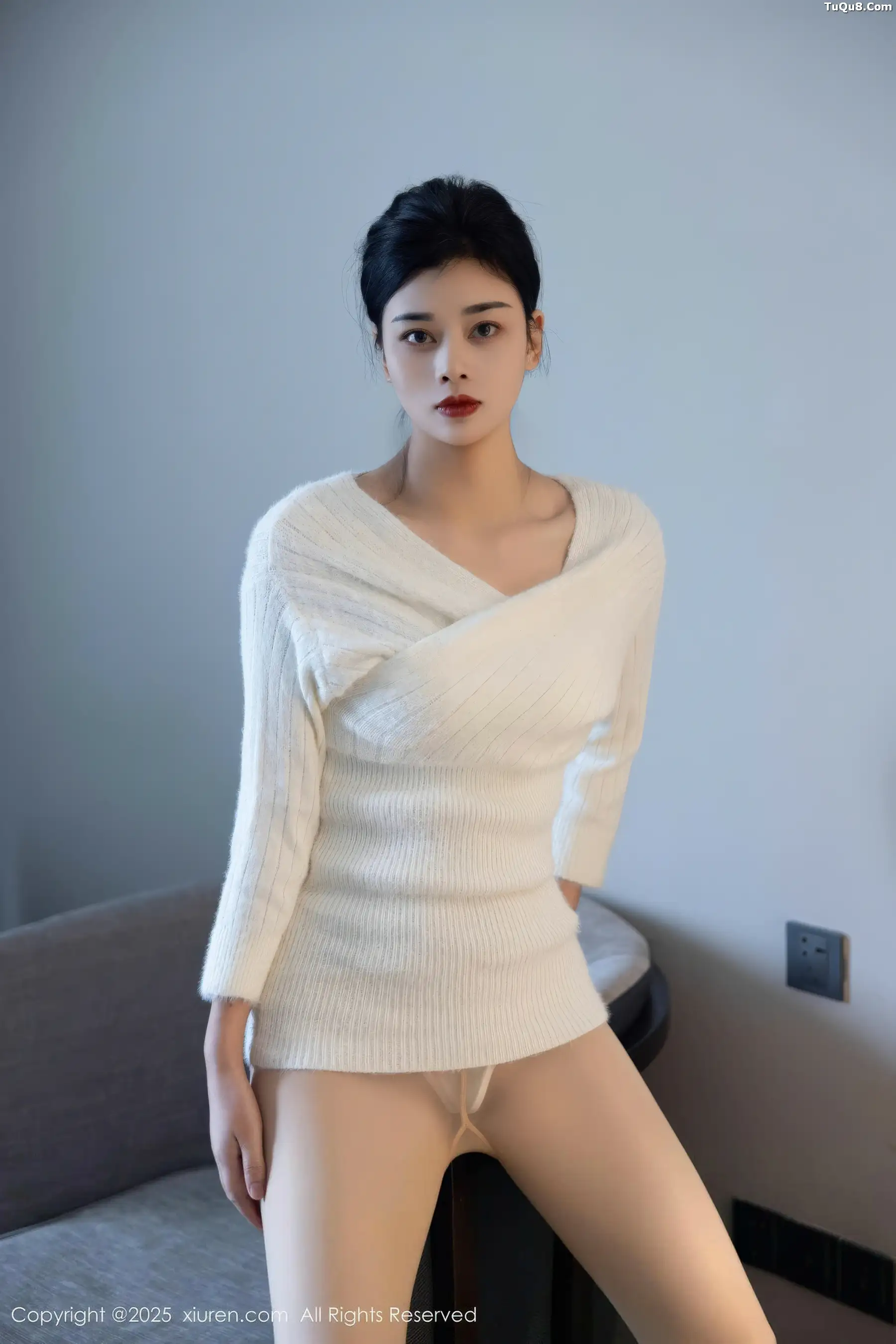 徐清妍性感白色毛衣露黑色内衣配超薄肉丝秀曼妙身姿绝美写真 第 33 张