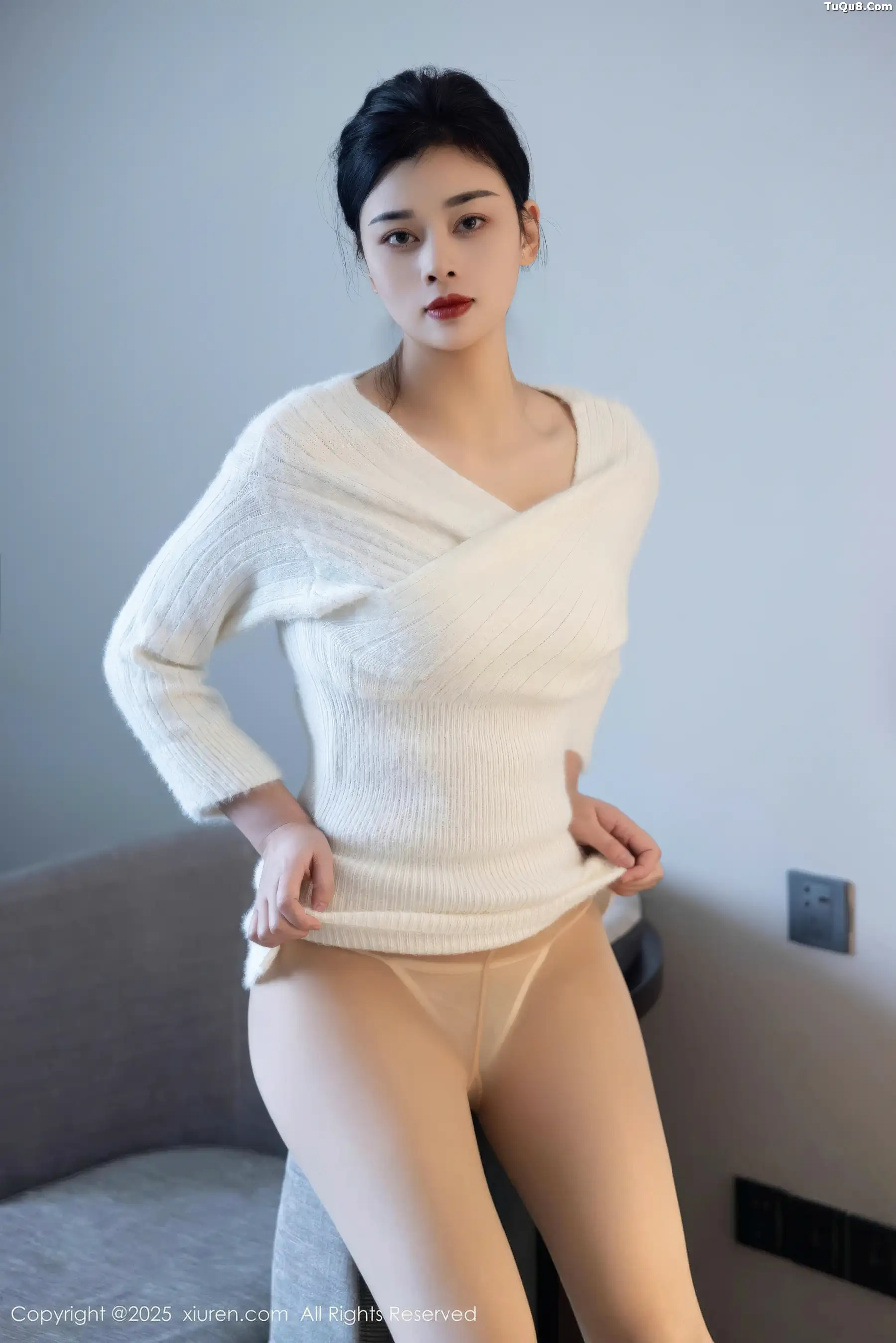 徐清妍性感白色毛衣露黑色内衣配超薄肉丝秀曼妙身姿绝美写真 第 35 张