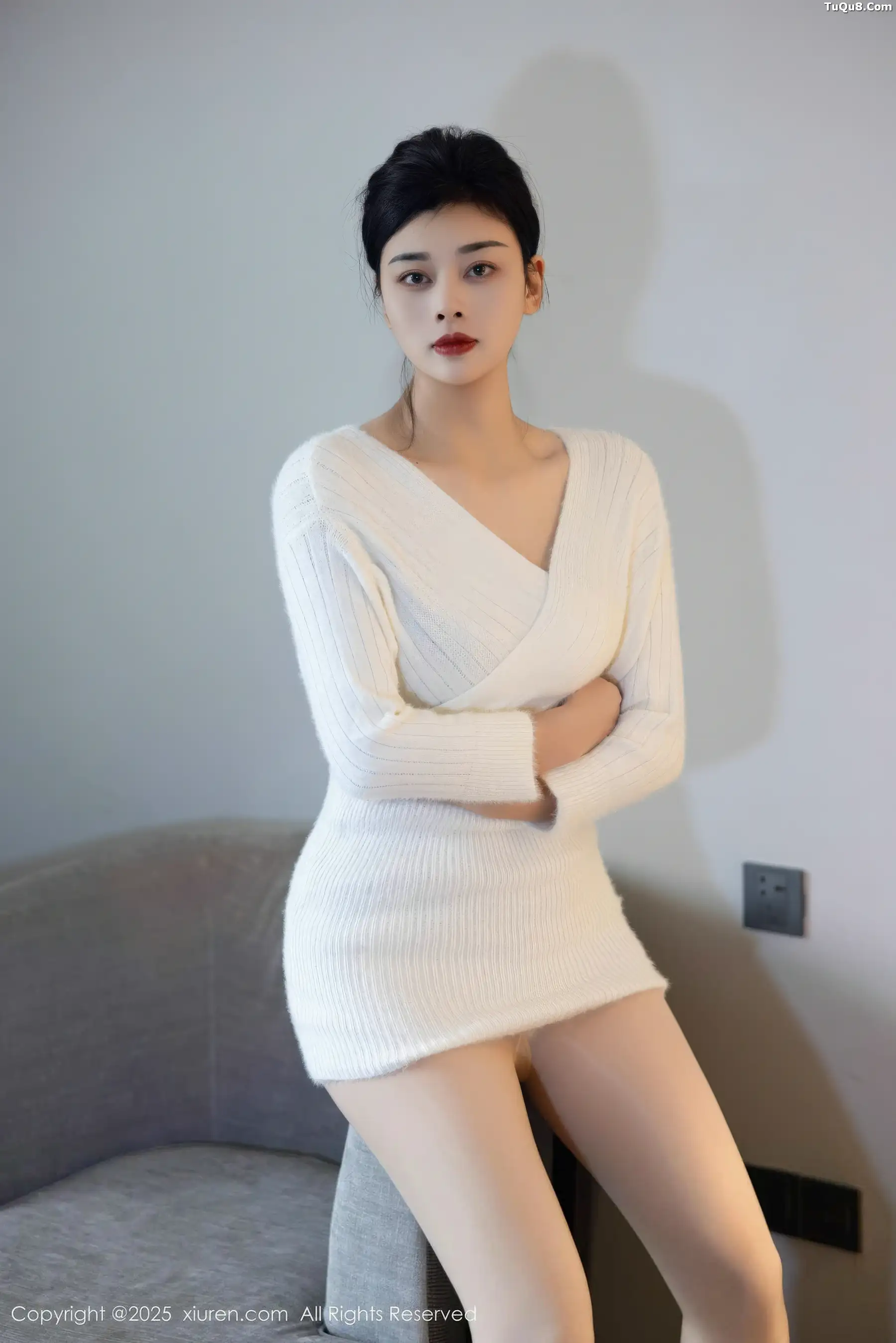 徐清妍性感白色毛衣露黑色内衣配超薄肉丝秀曼妙身姿绝美写真 第 39 张