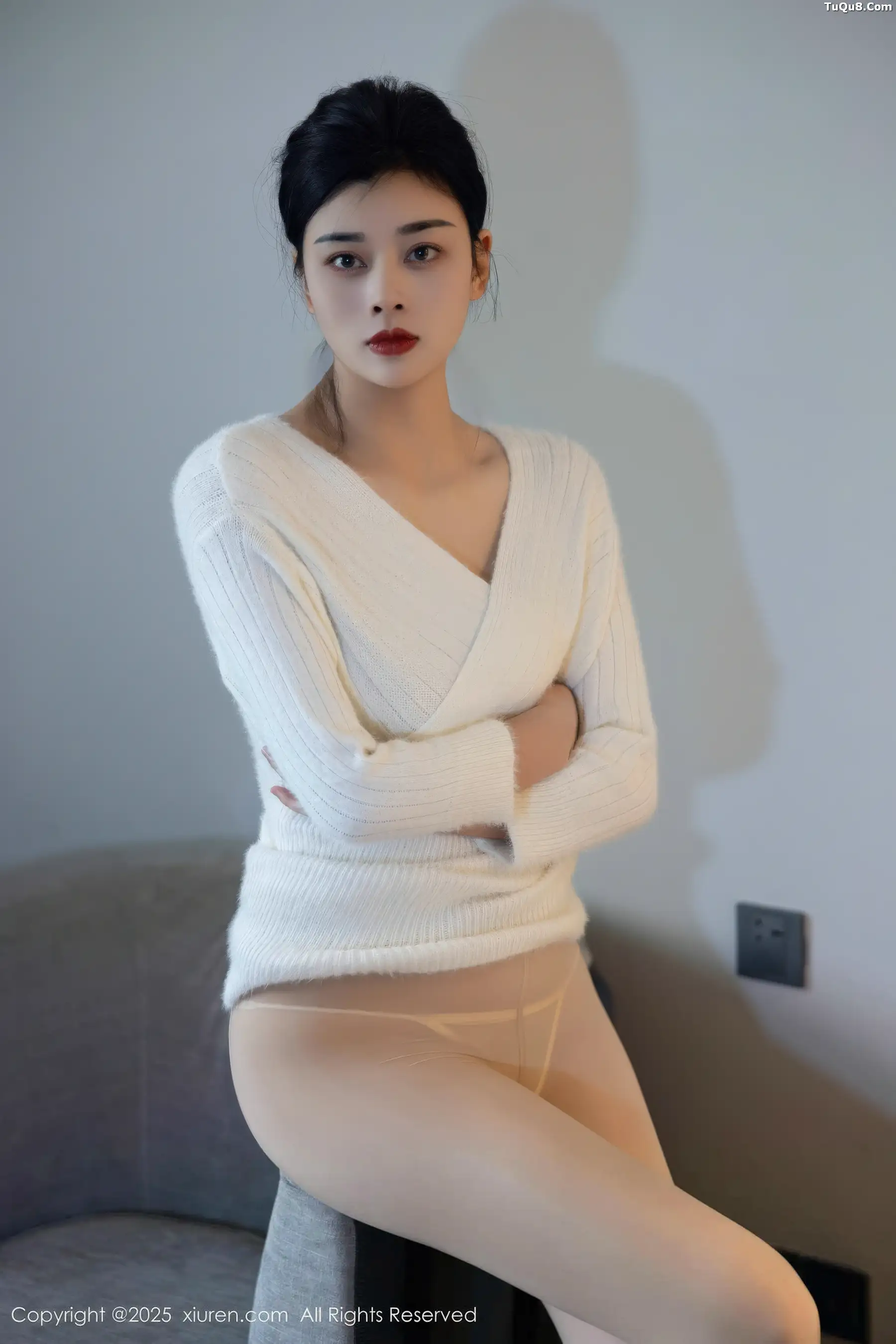 徐清妍性感白色毛衣露黑色内衣配超薄肉丝秀曼妙身姿绝美写真 第 42 张