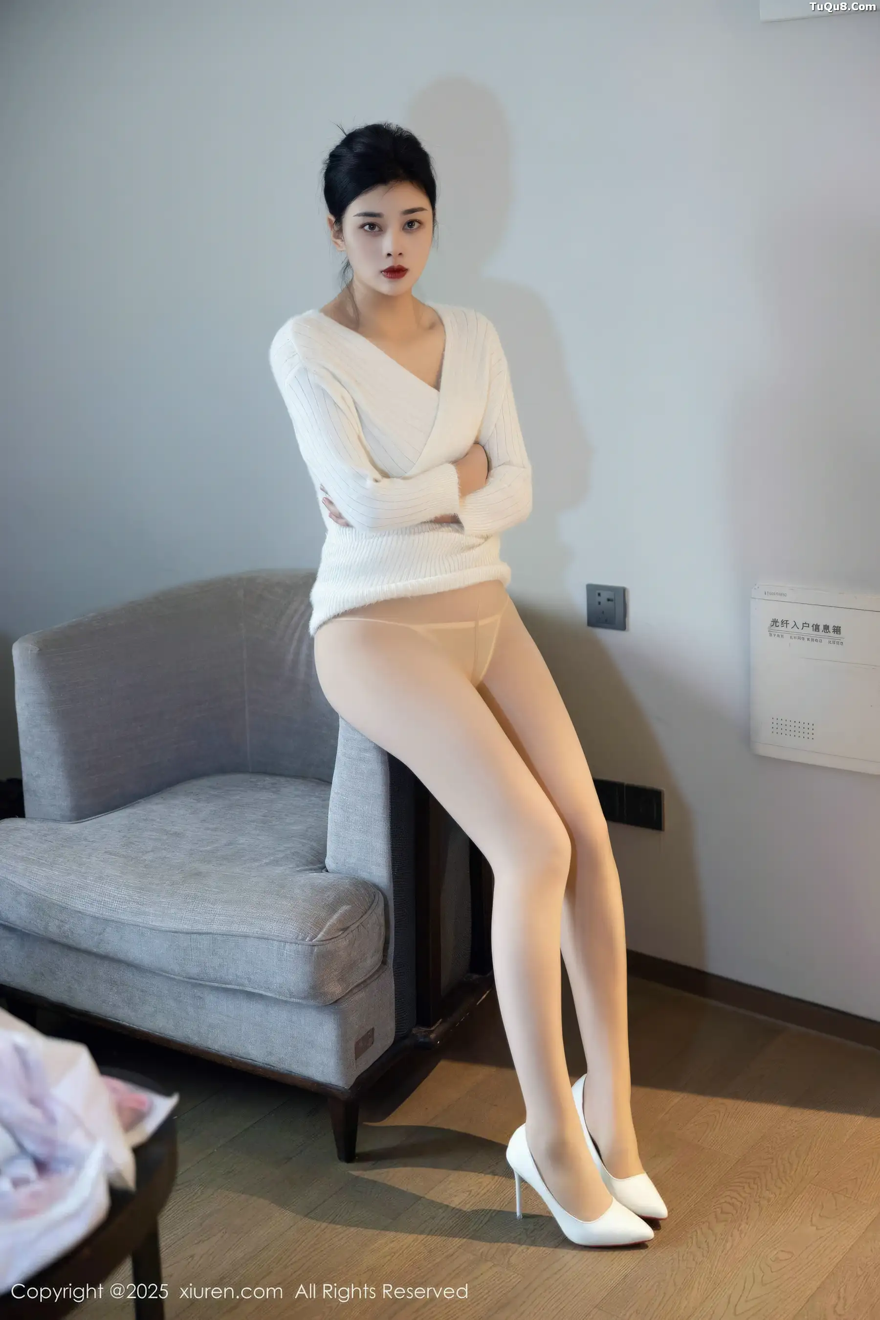 徐清妍性感白色毛衣露黑色内衣配超薄肉丝秀曼妙身姿绝美写真 第 43 张