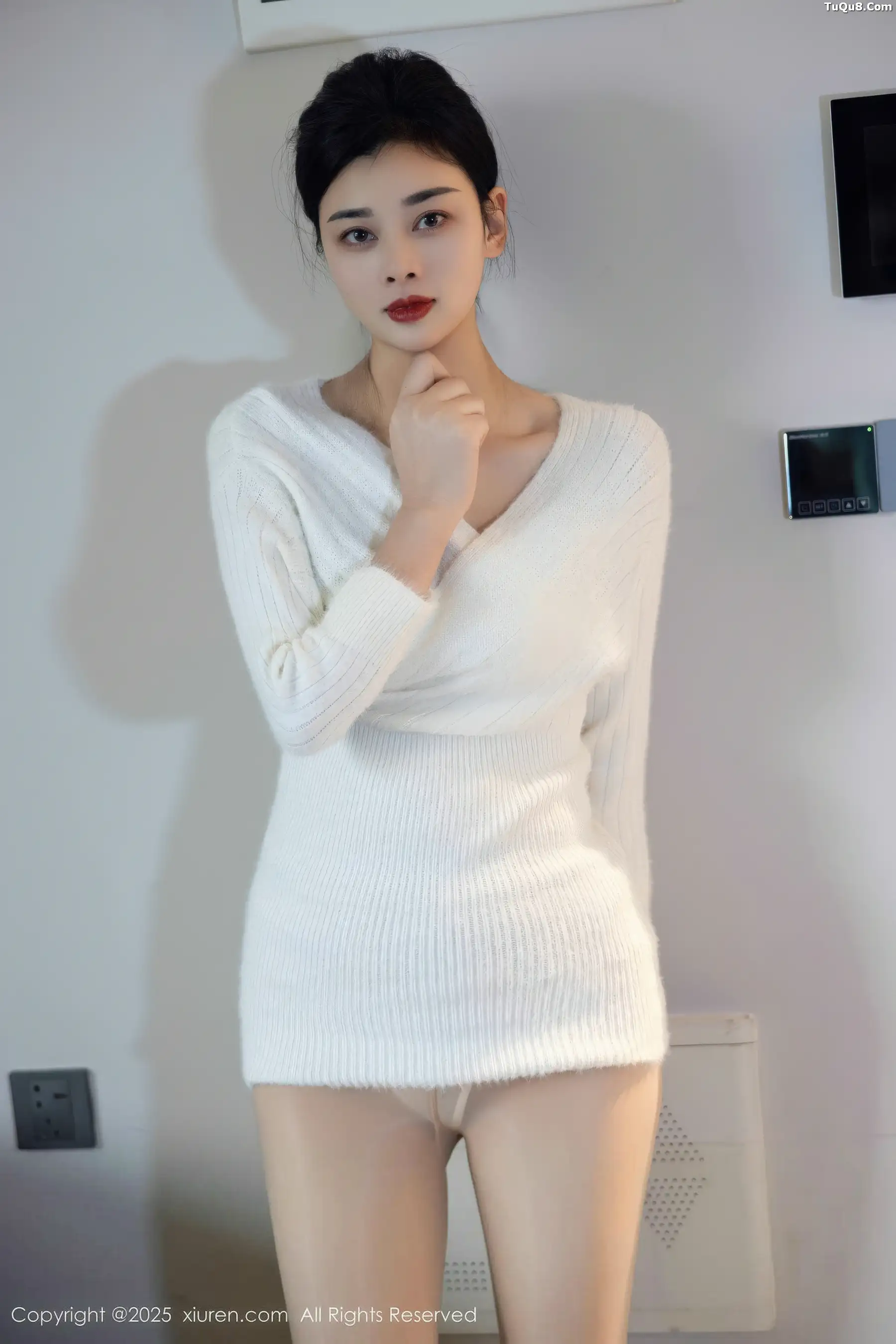 徐清妍性感白色毛衣露黑色内衣配超薄肉丝秀曼妙身姿绝美写真 第 47 张