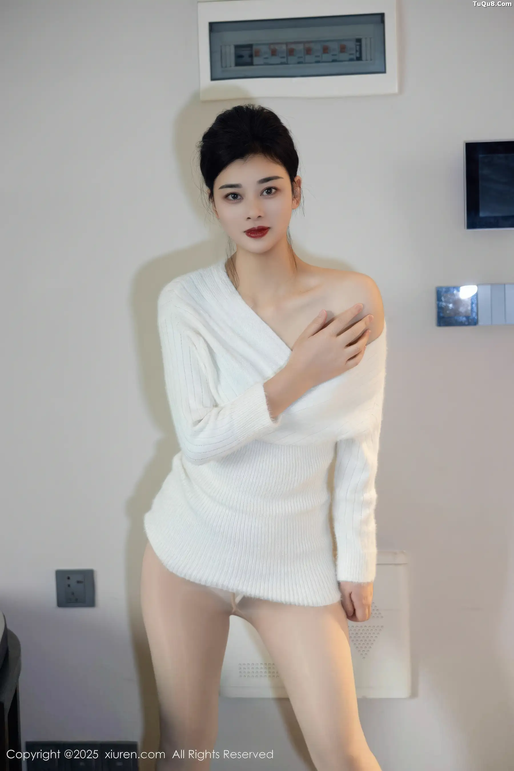 徐清妍性感白色毛衣露黑色内衣配超薄肉丝秀曼妙身姿绝美写真 第 51 张