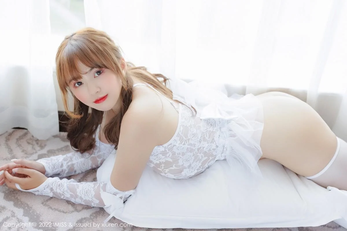 张思允Nice性感白色蕾丝婚纱配白丝袜秀完美身材绝美写真 第 27 张
