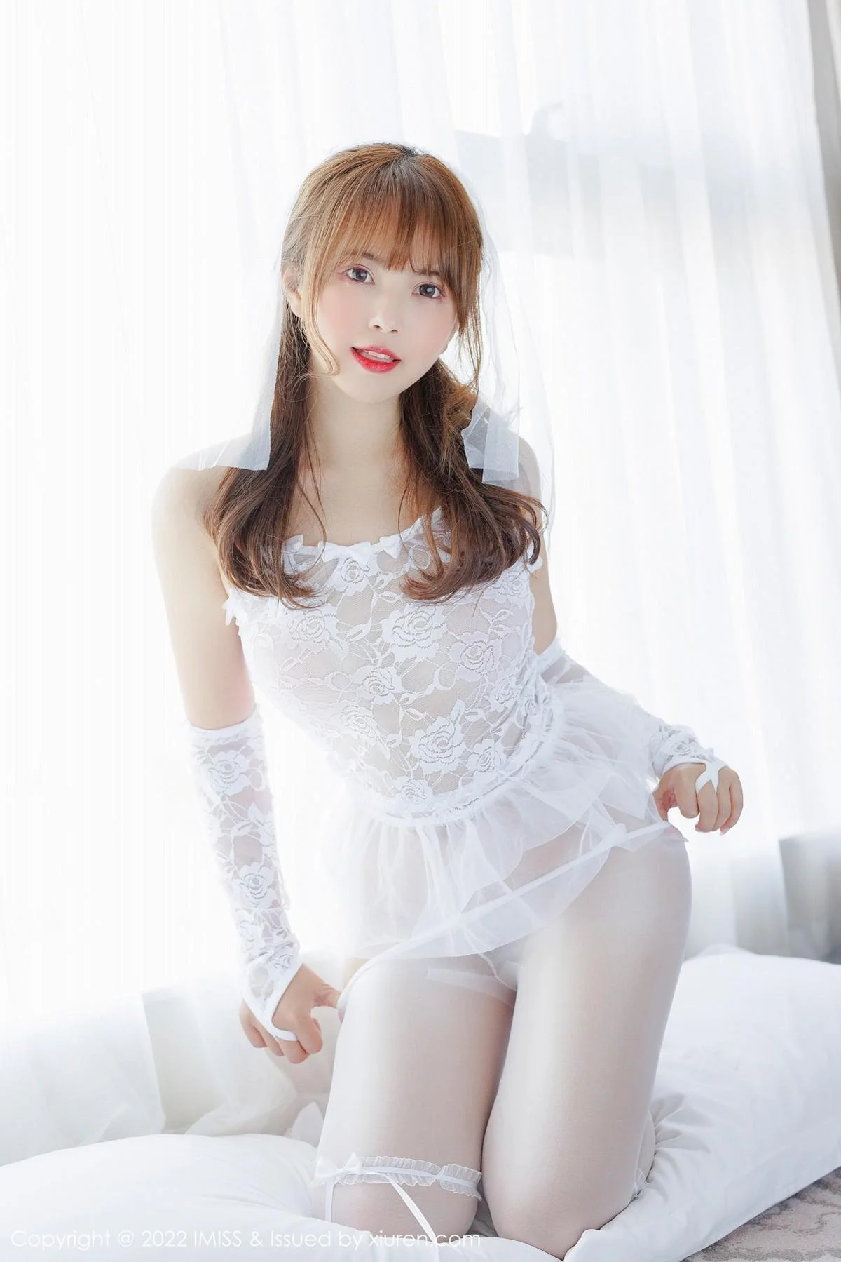 张思允Nice性感白色蕾丝婚纱配白丝袜秀完美身材绝美写真 第 36 张