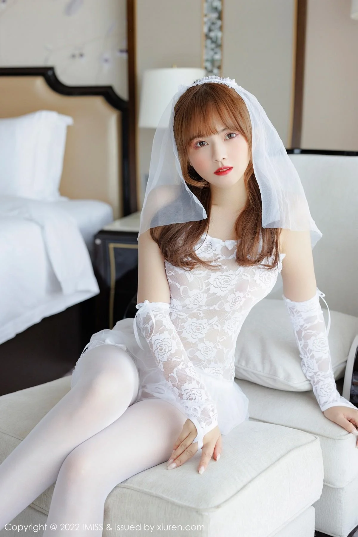 张思允Nice性感白色蕾丝婚纱配白丝袜秀完美身材绝美写真 第 49 张