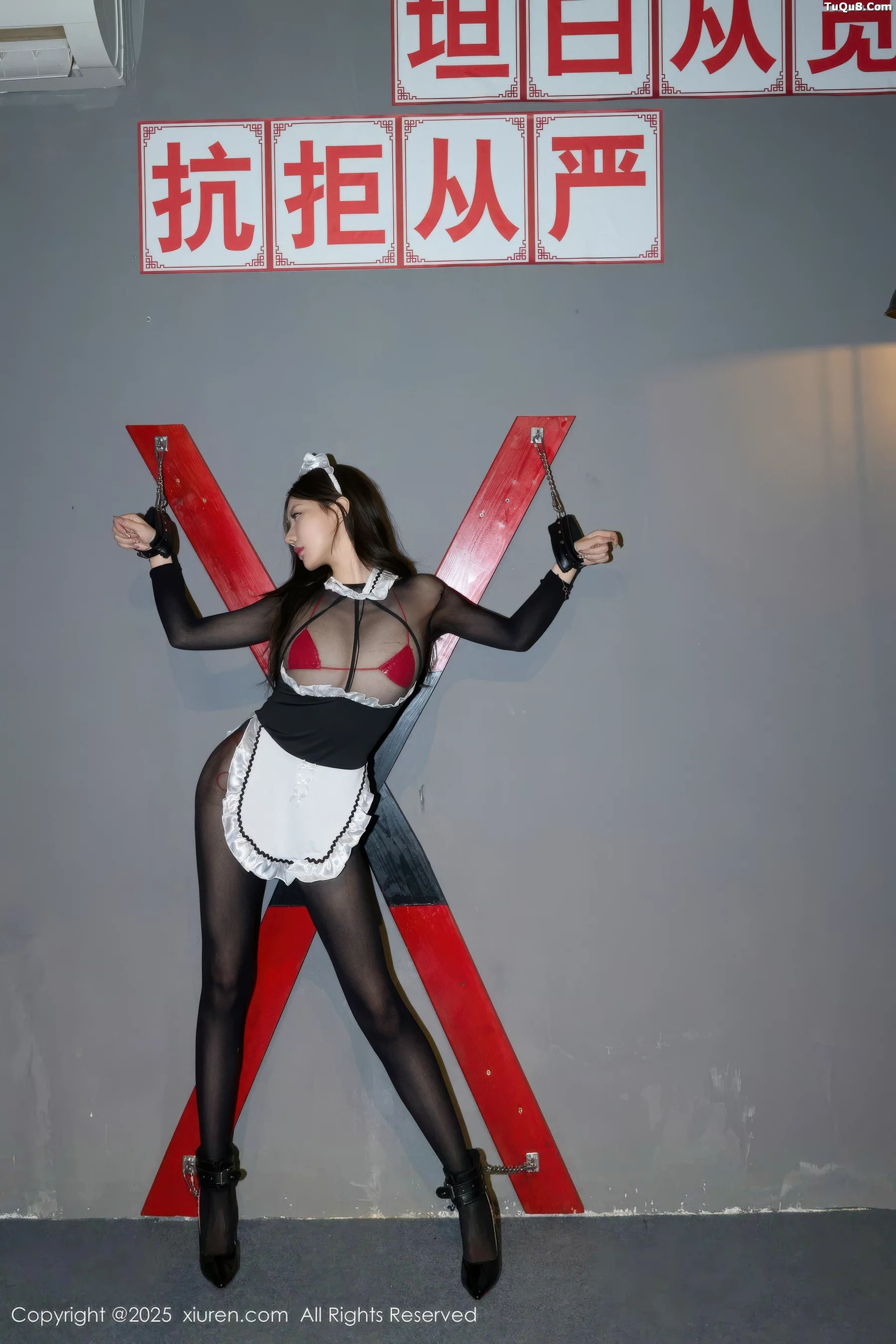 尹甜甜sunny性感女仆装露黑色连体丝袜秀惹火身材绝美写真 第 4 张