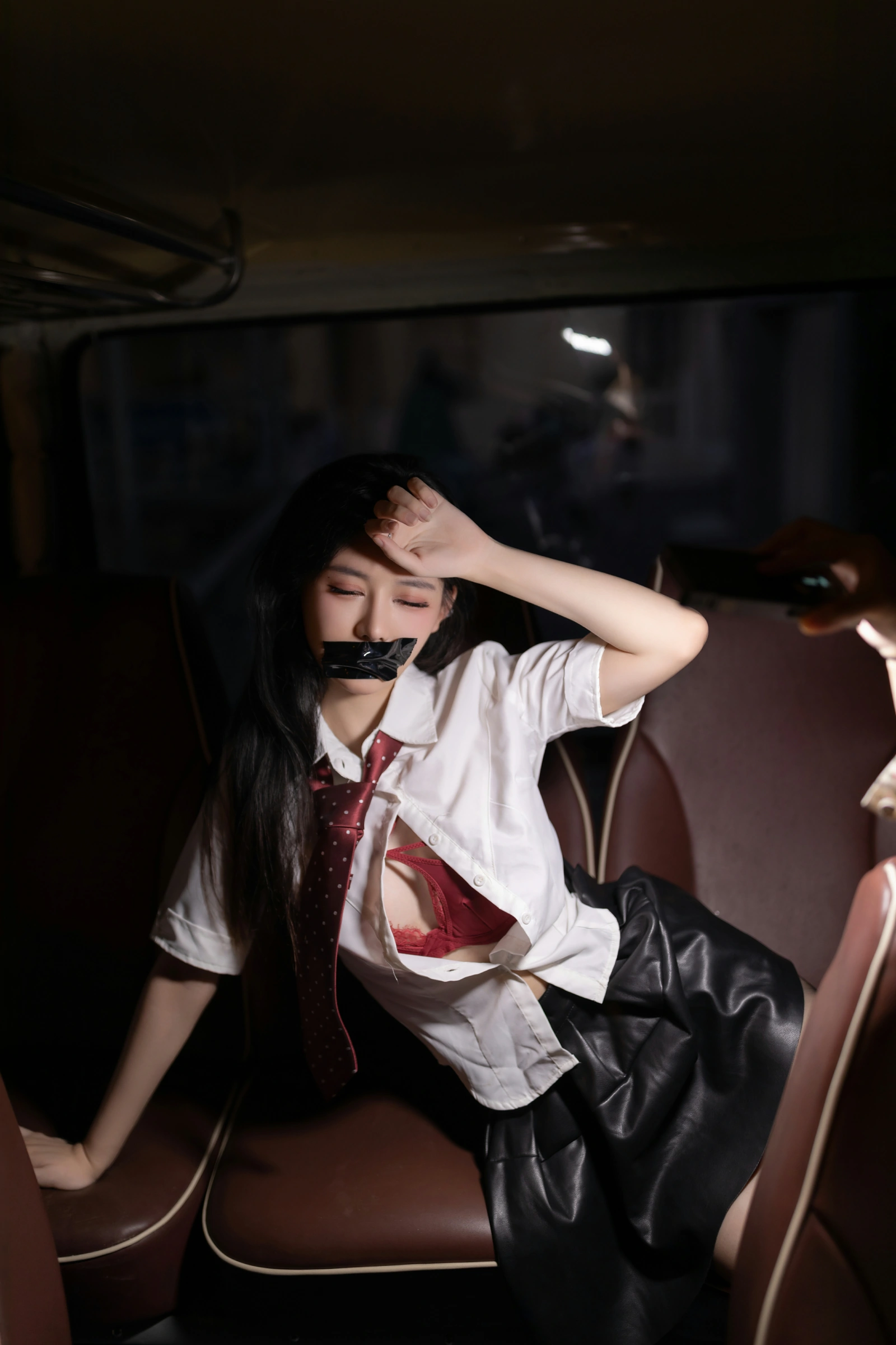 [秀人付费] 谢小蒽 诱人私拍福利 迷晕在大巴 第 15 张