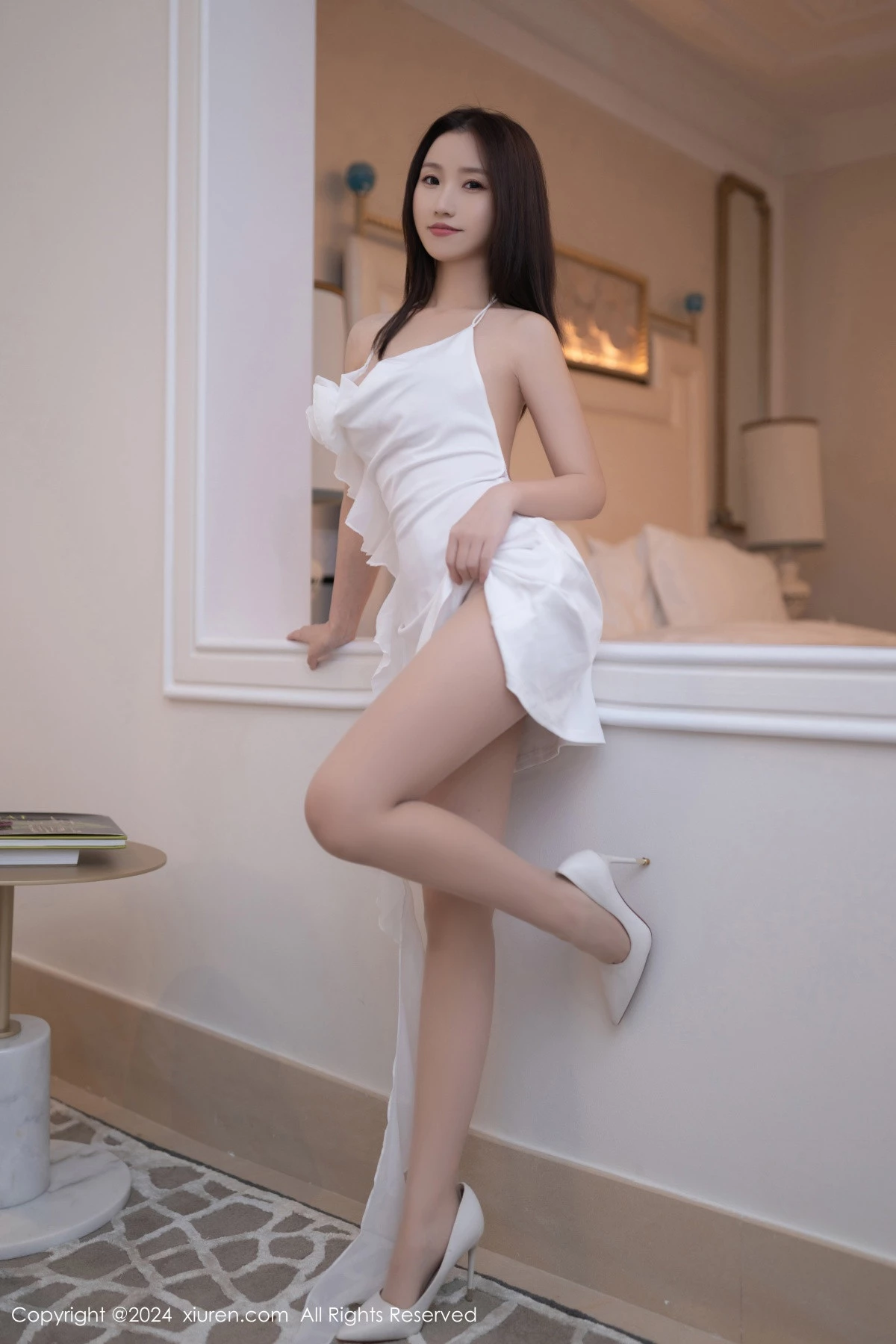 杏子Yada性感白色连衣短裙配开档肉丝秀惹火身材绝美写真 第 2 张