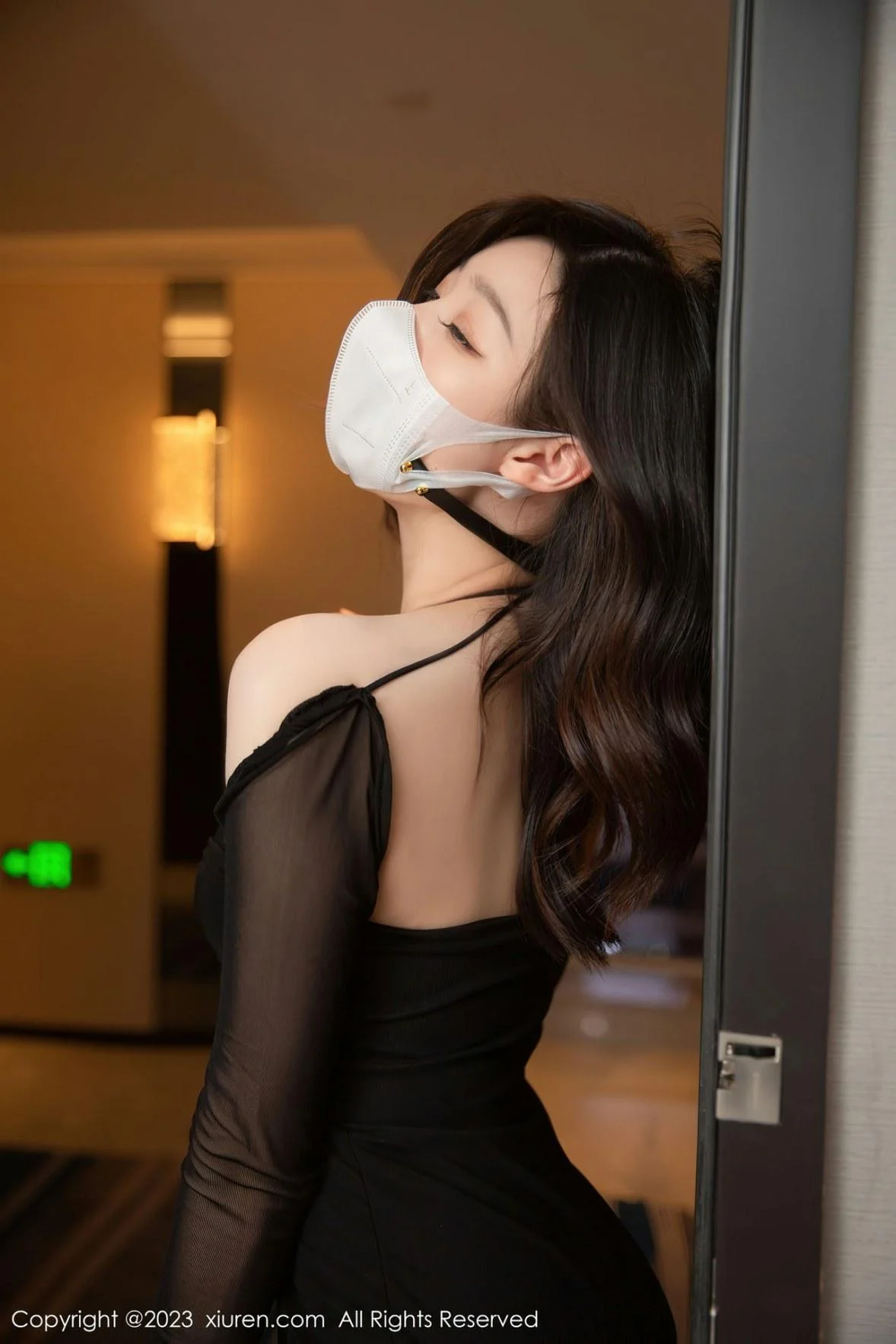 是小逗逗性感黑色服饰配黑丝袜半脱秀曼妙身姿迷人写真 第 82 张