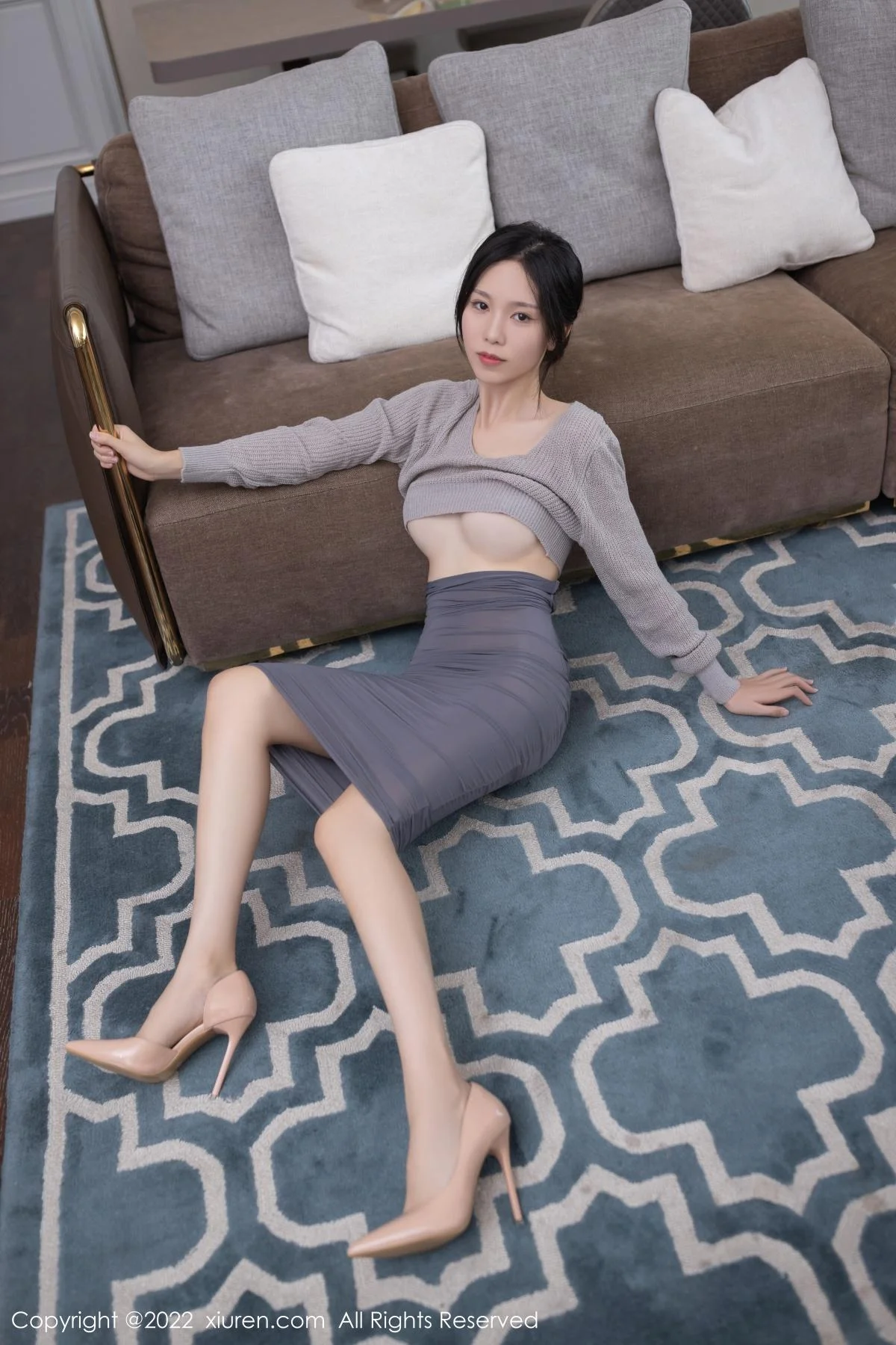 利世情节拍摄性感灰色毛线上衣配长裙秀完美身材绝美写真 第 19 张