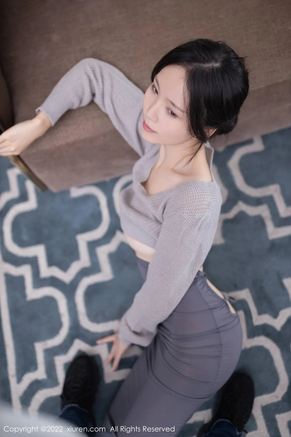 利世情节拍摄性感灰色毛线上衣配长裙秀完美身材绝美写真 第 20 张