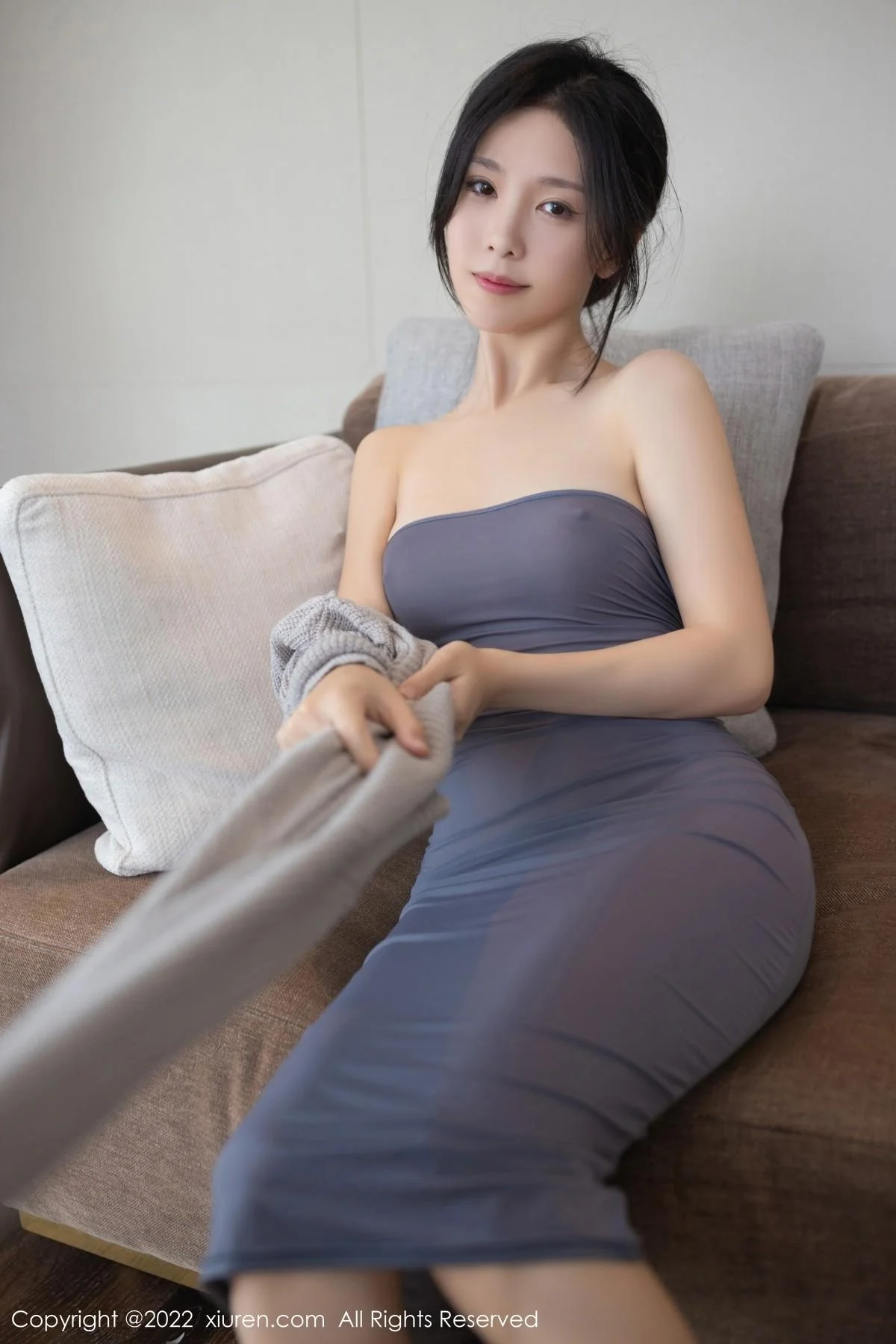 利世情节拍摄性感灰色毛线上衣配长裙秀完美身材绝美写真 第 47 张