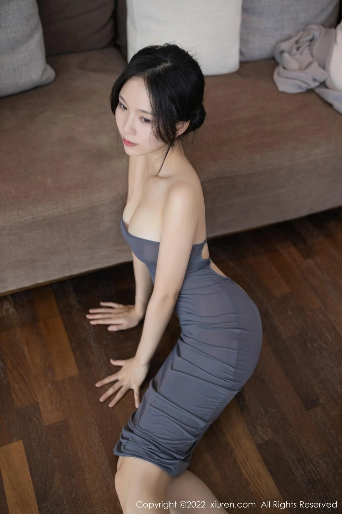 利世情节拍摄性感灰色毛线上衣配长裙秀完美身材绝美写真 第 53 张