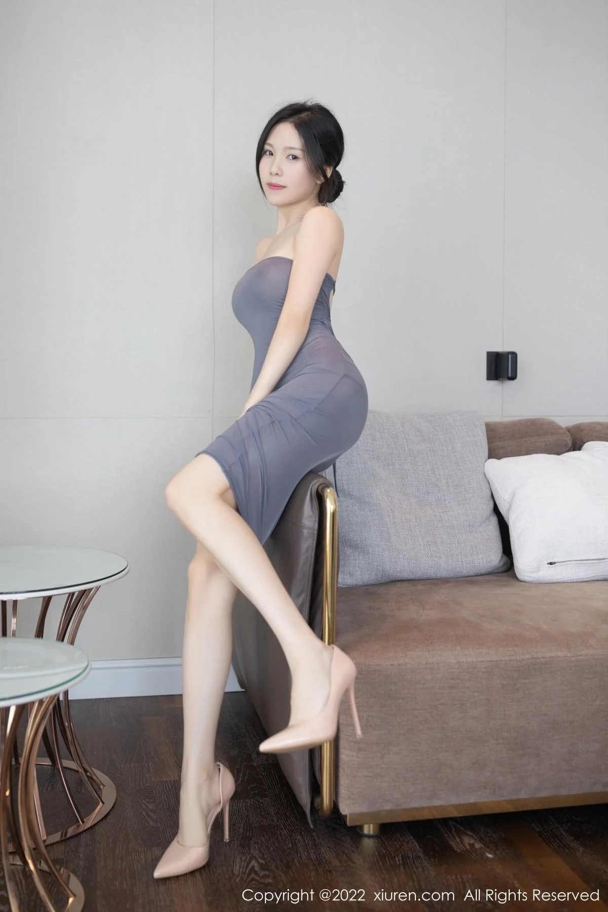 利世情节拍摄性感灰色毛线上衣配长裙秀完美身材绝美写真 第 60 张