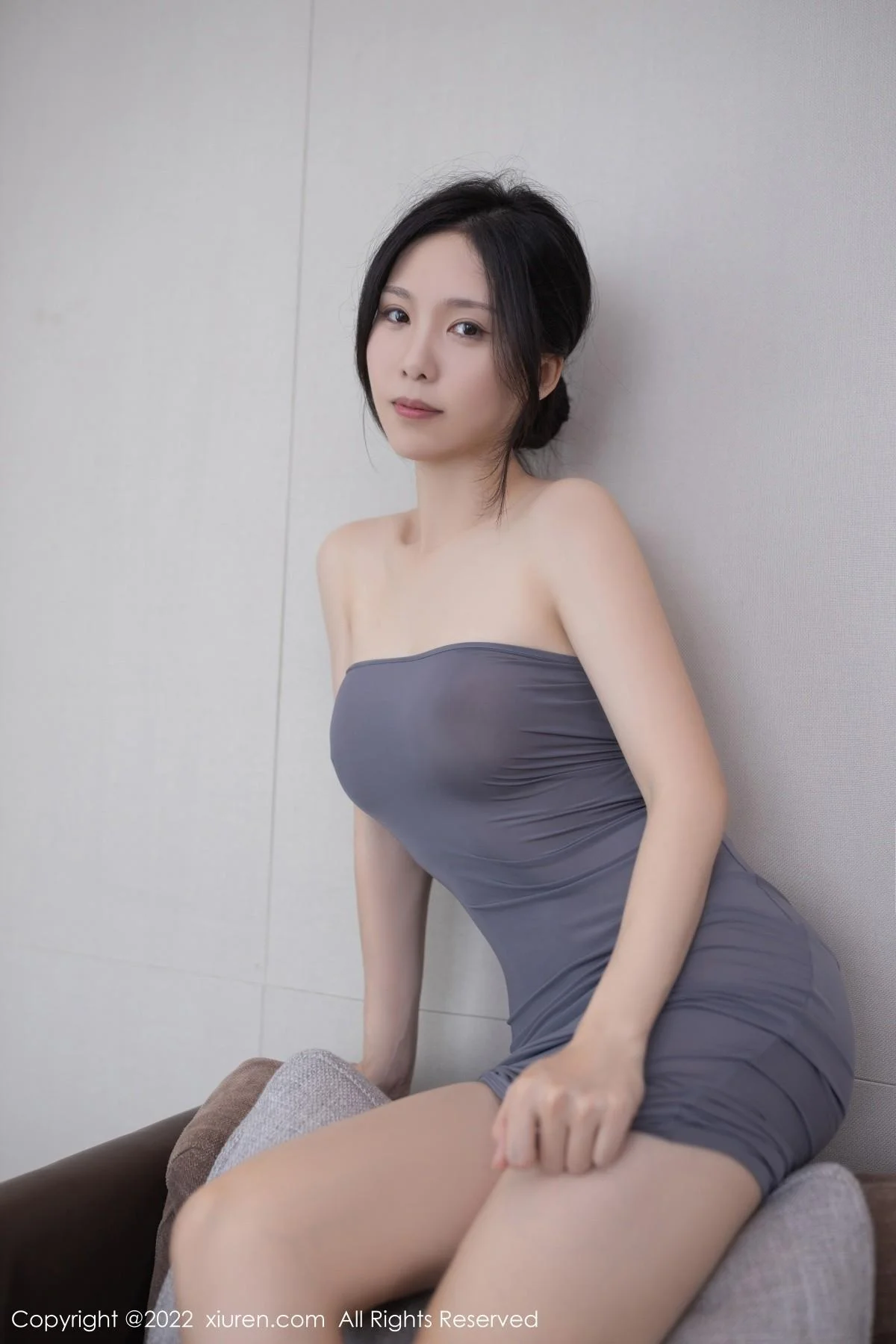 利世情节拍摄性感灰色毛线上衣配长裙秀完美身材绝美写真 第 67 张