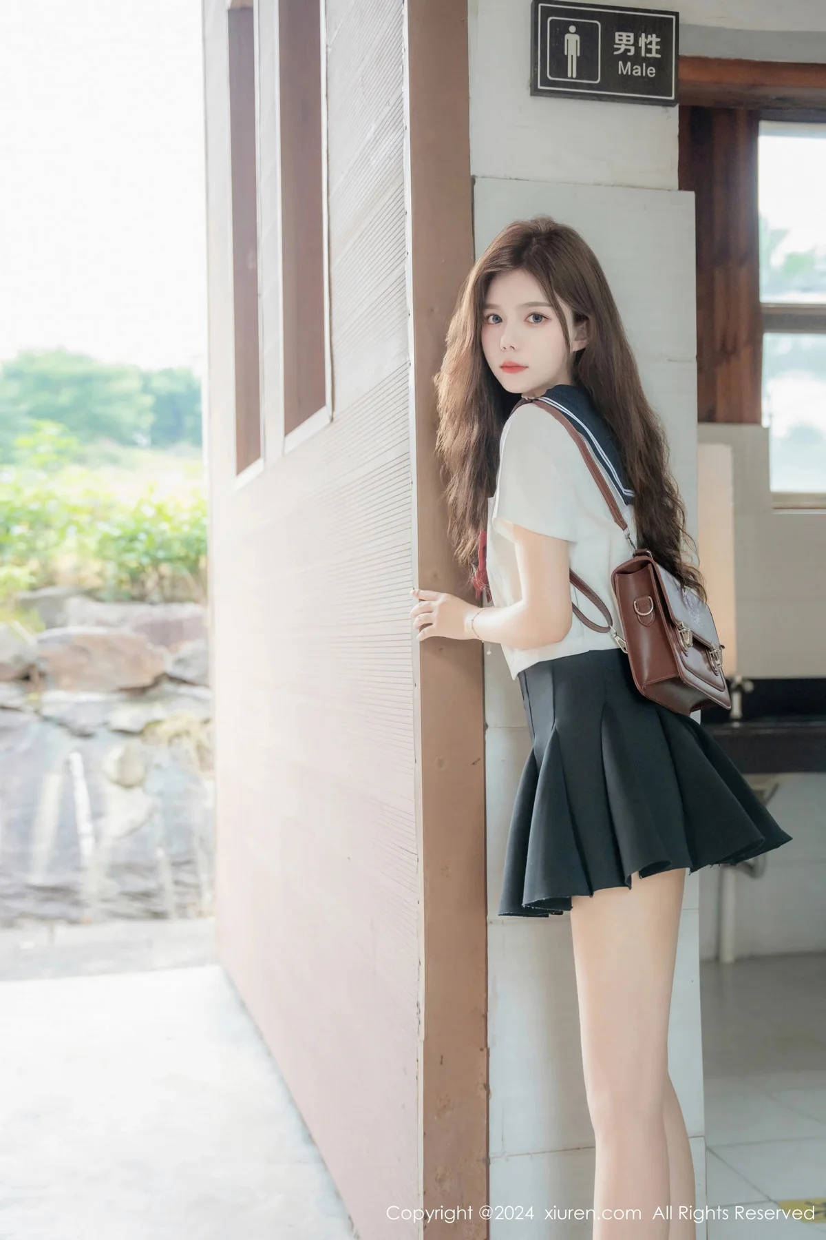 拍黄瓜girl性感JK制服露白色蕾丝内衣秀曼妙身姿绝美写真 第 2 张