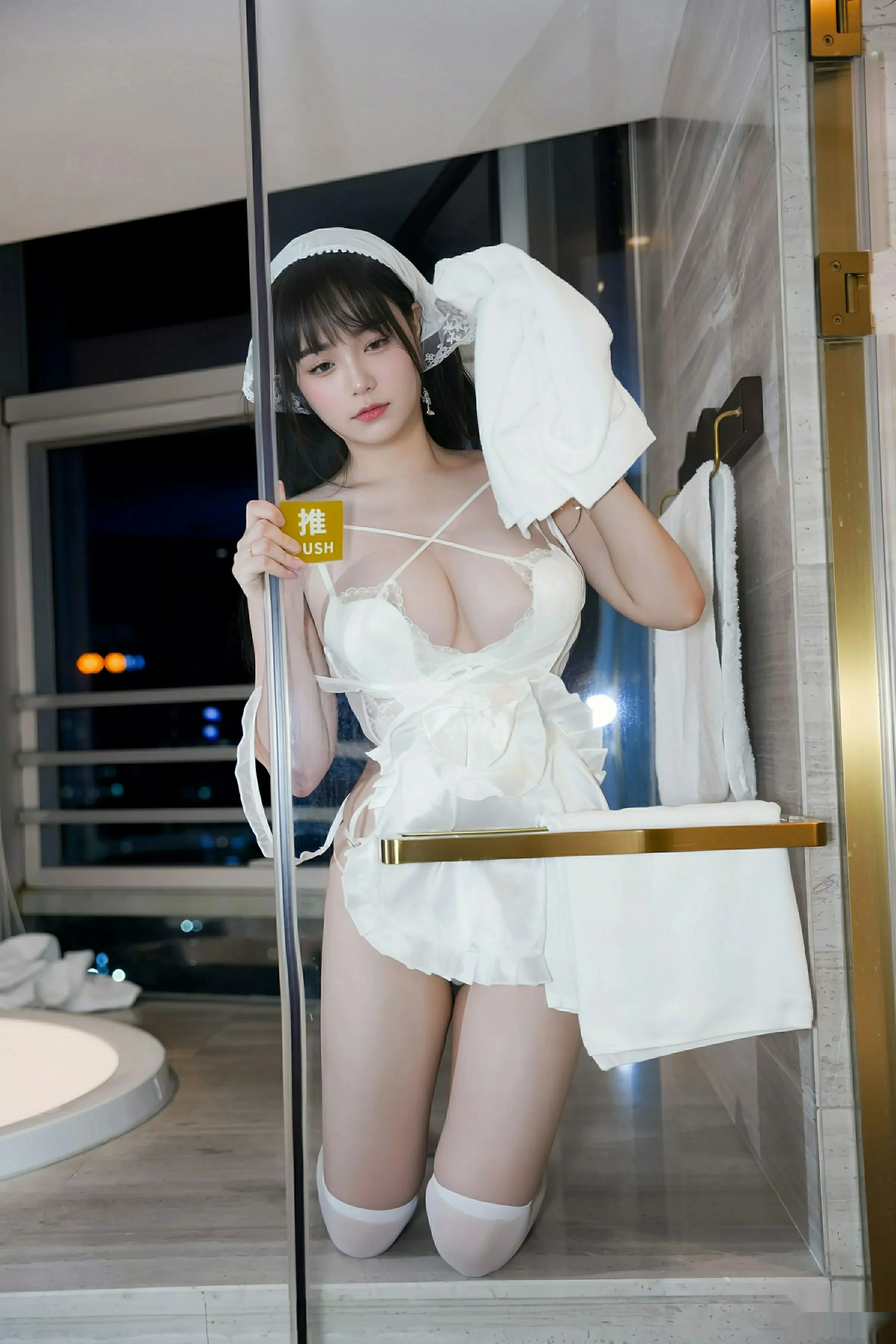 软情性感白色女仆服饰配白色丝袜秀曼妙身姿迷人绝美写真 第 23 张