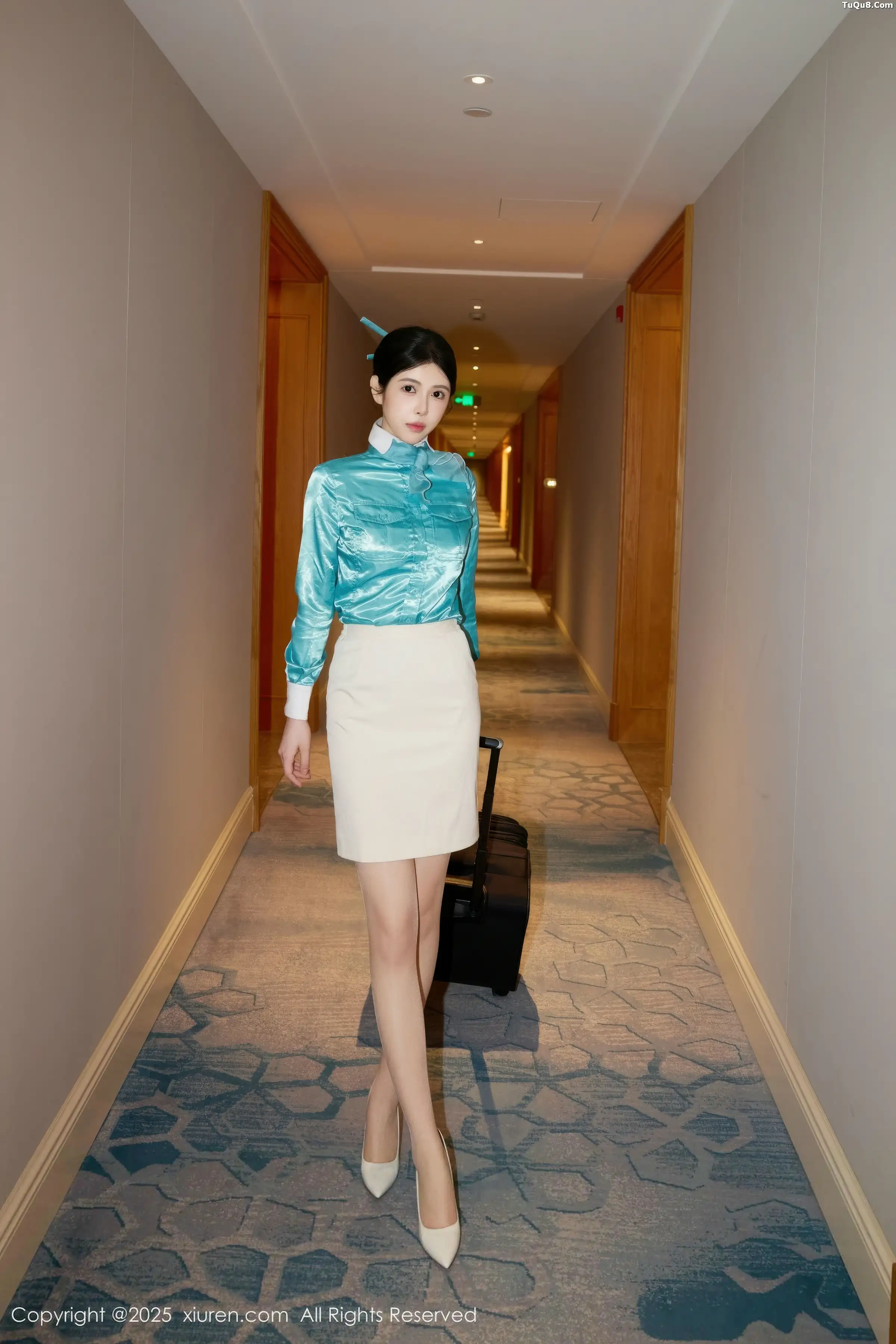 方蕾蕾性感空姐制服露白色内衣配开档肉丝秀凹凸身材绝美写真 第 12 张