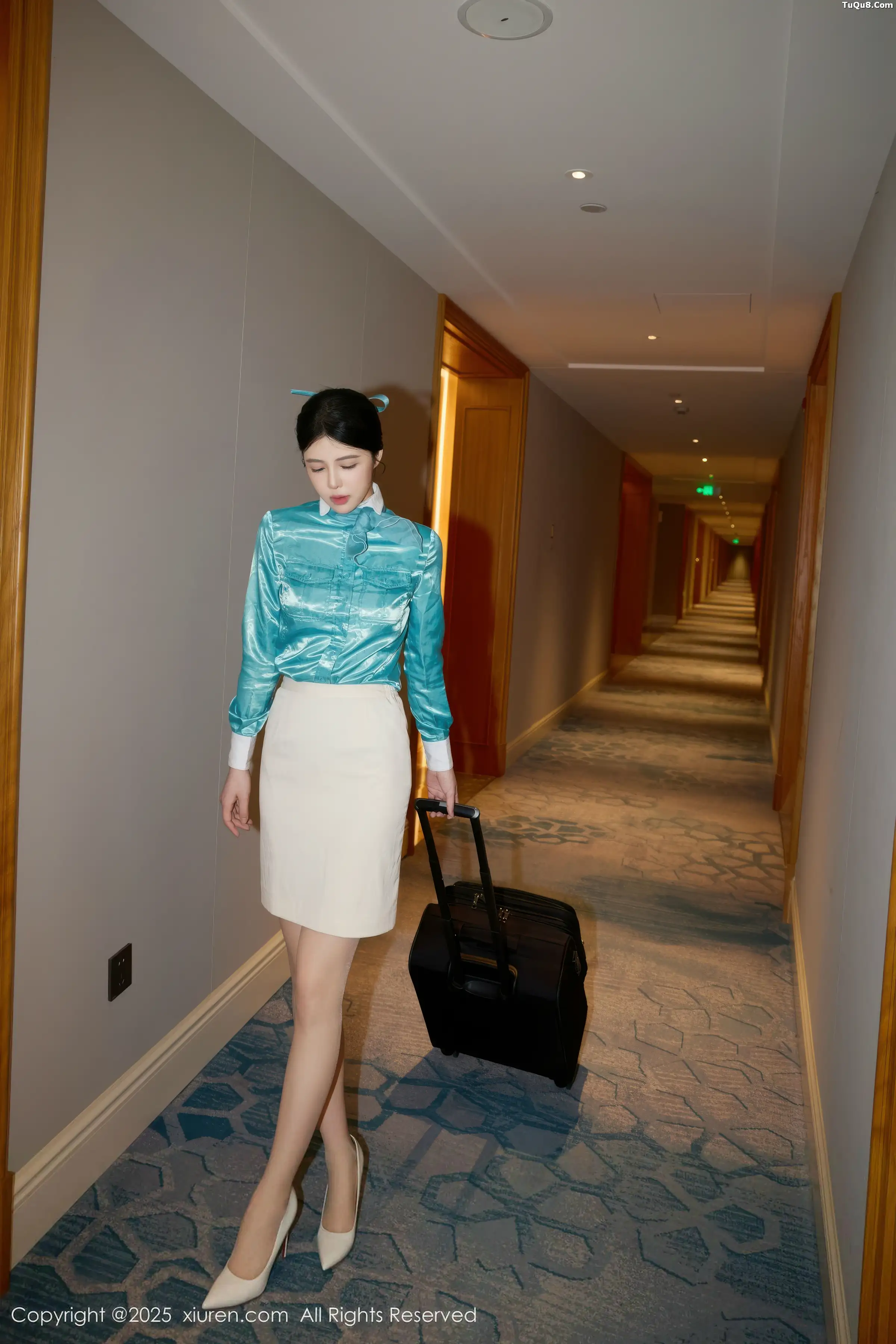 方蕾蕾性感空姐制服露白色内衣配开档肉丝秀凹凸身材绝美写真 第 14 张