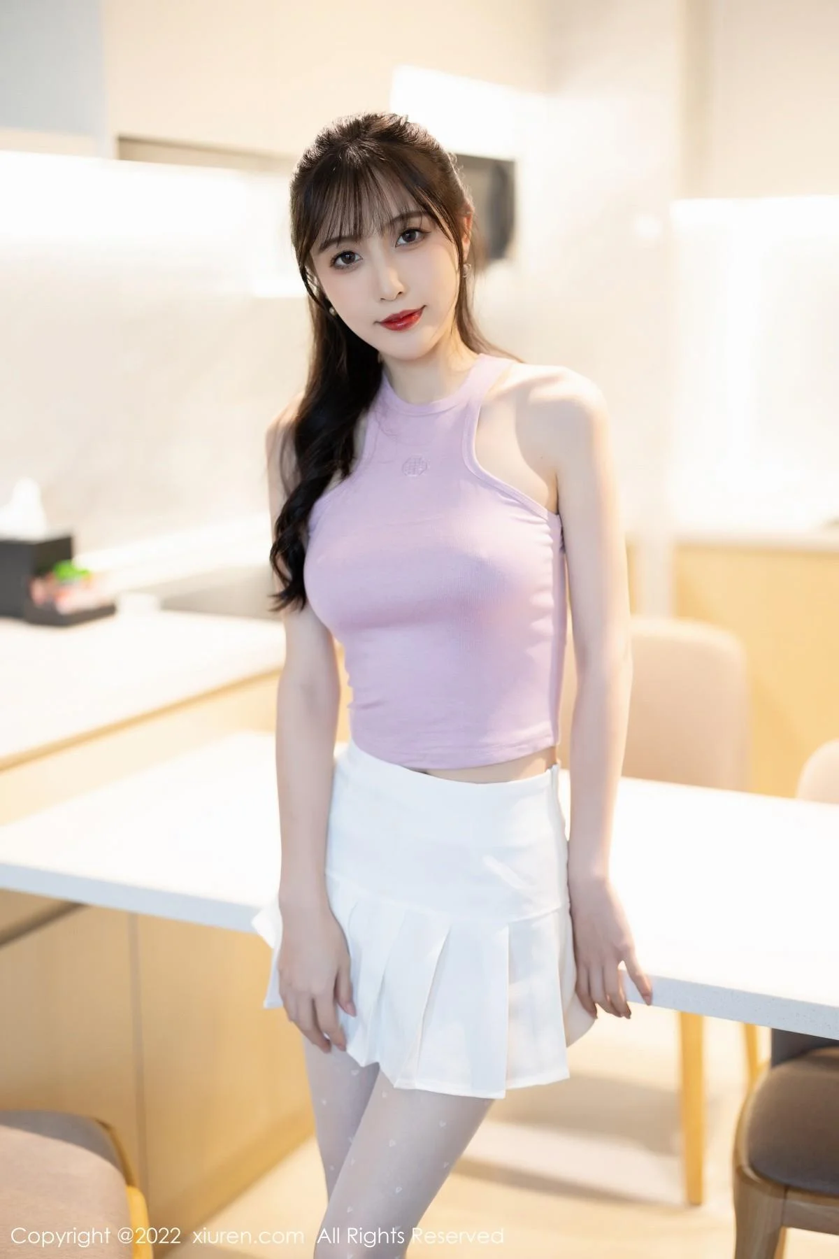 林星阑性感淡紫真空上衣配白短裙秀曼妙身姿迷人绝美写真 第 1 张