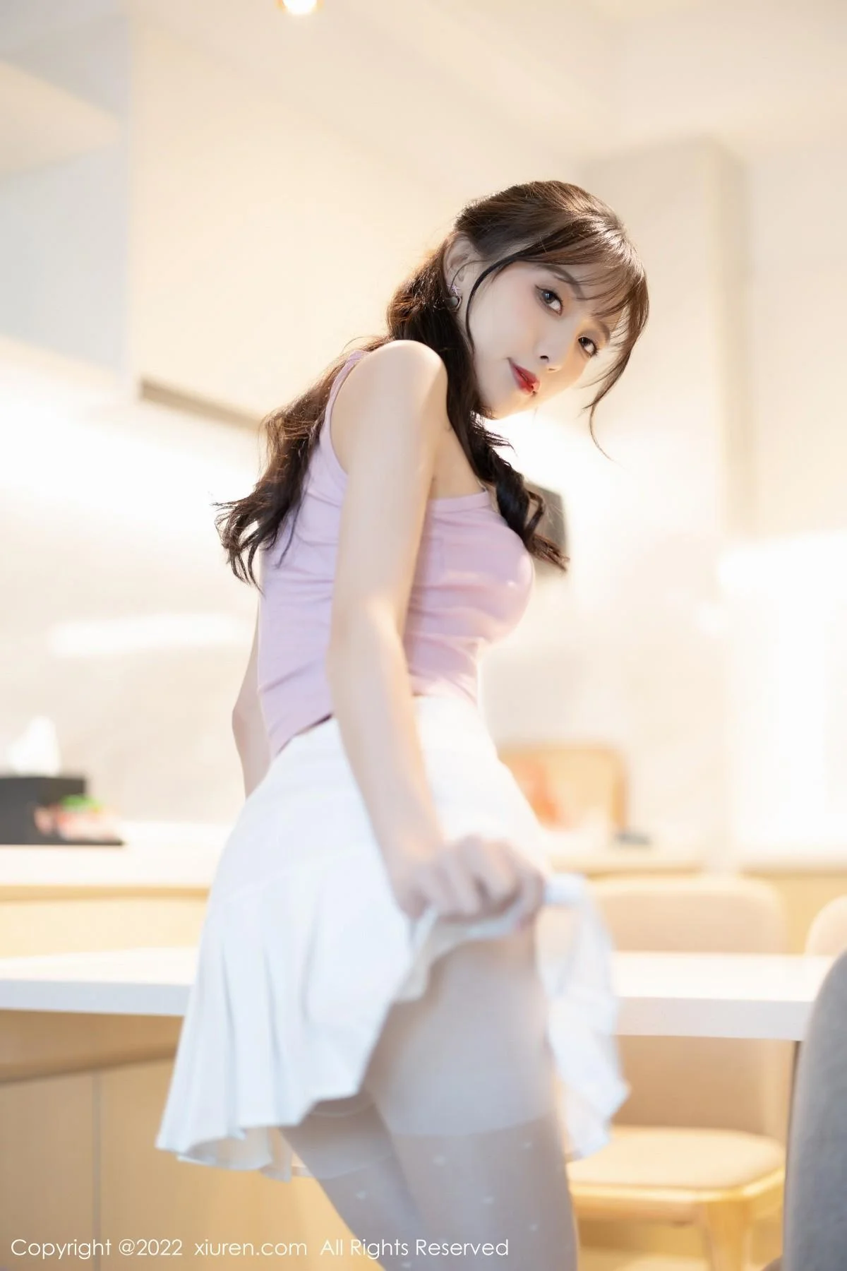 林星阑性感淡紫真空上衣配白短裙秀曼妙身姿迷人绝美写真 第 10 张
