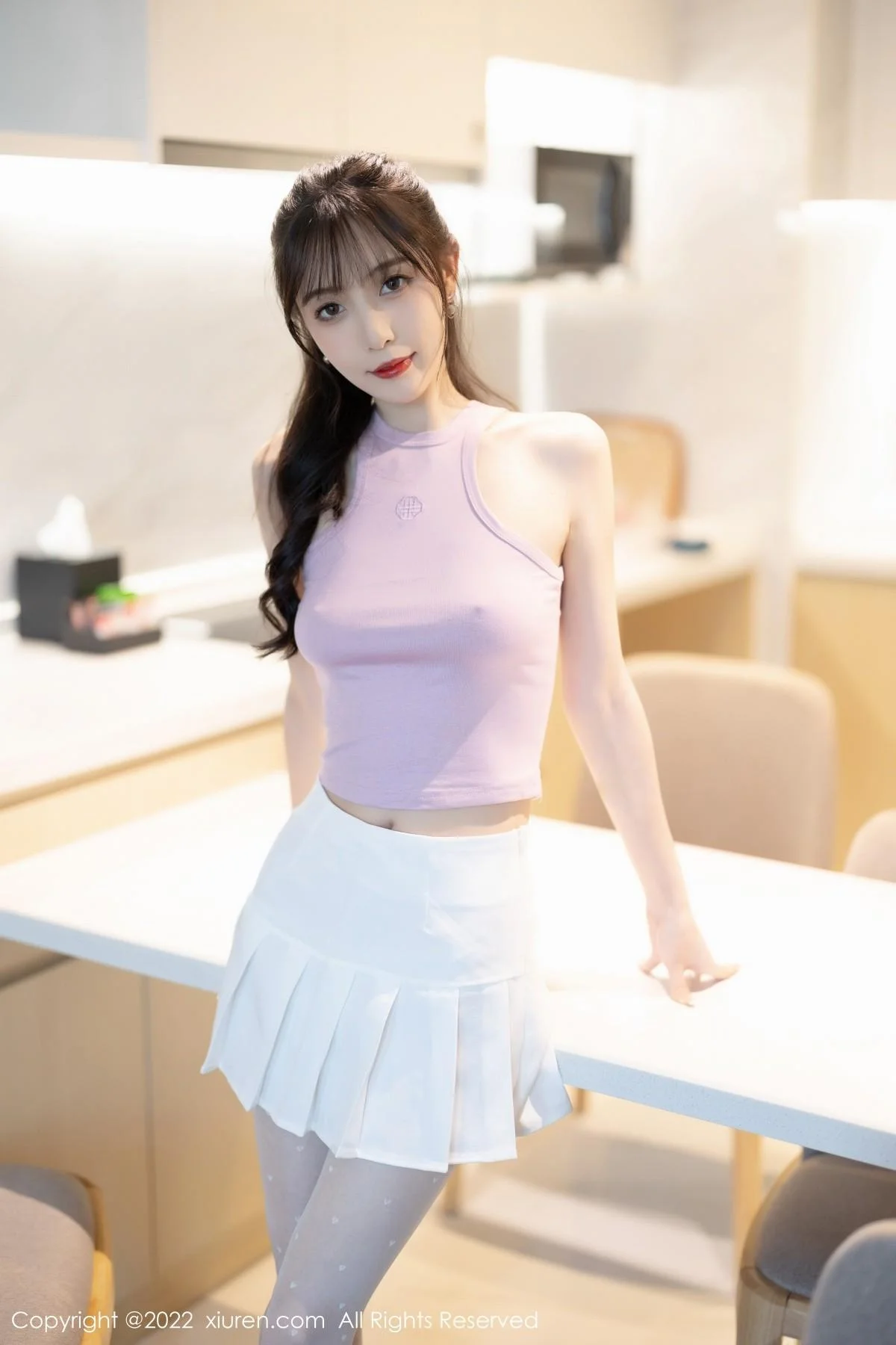 林星阑性感淡紫真空上衣配白短裙秀曼妙身姿迷人绝美写真 第 3 张