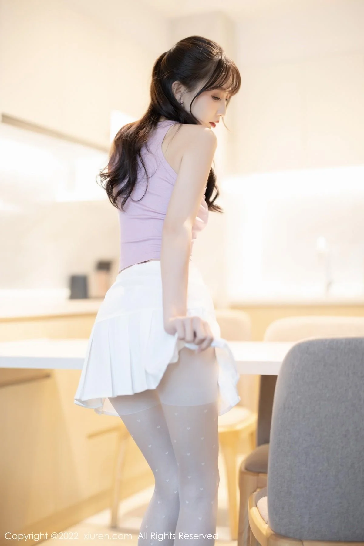 林星阑性感淡紫真空上衣配白短裙秀曼妙身姿迷人绝美写真 第 9 张