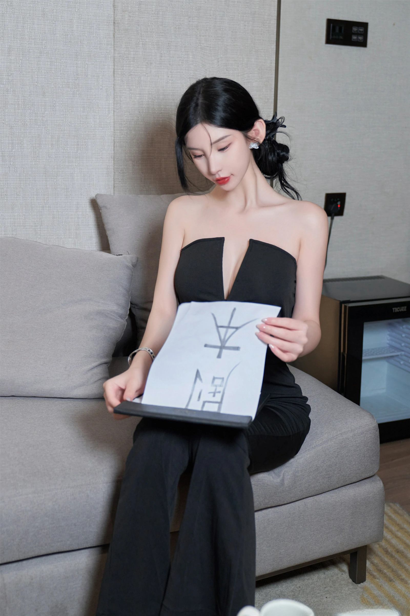 [秀人付费] 周于希Sally 诱人私拍福利 试镜助理 第 17 张