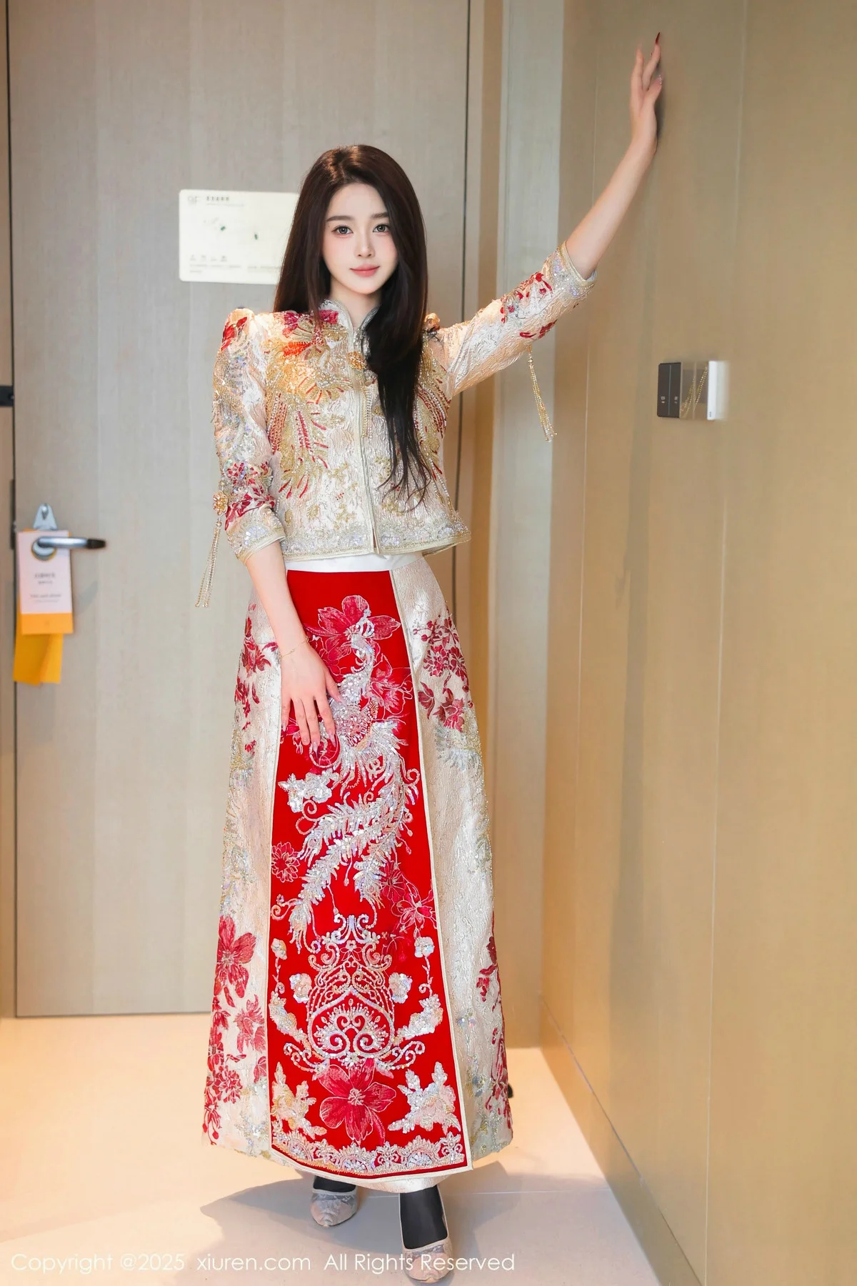 Candy糖糖性感喜庆服饰露红色情趣服饰秀丰腴身材绝美写真 第 1 张