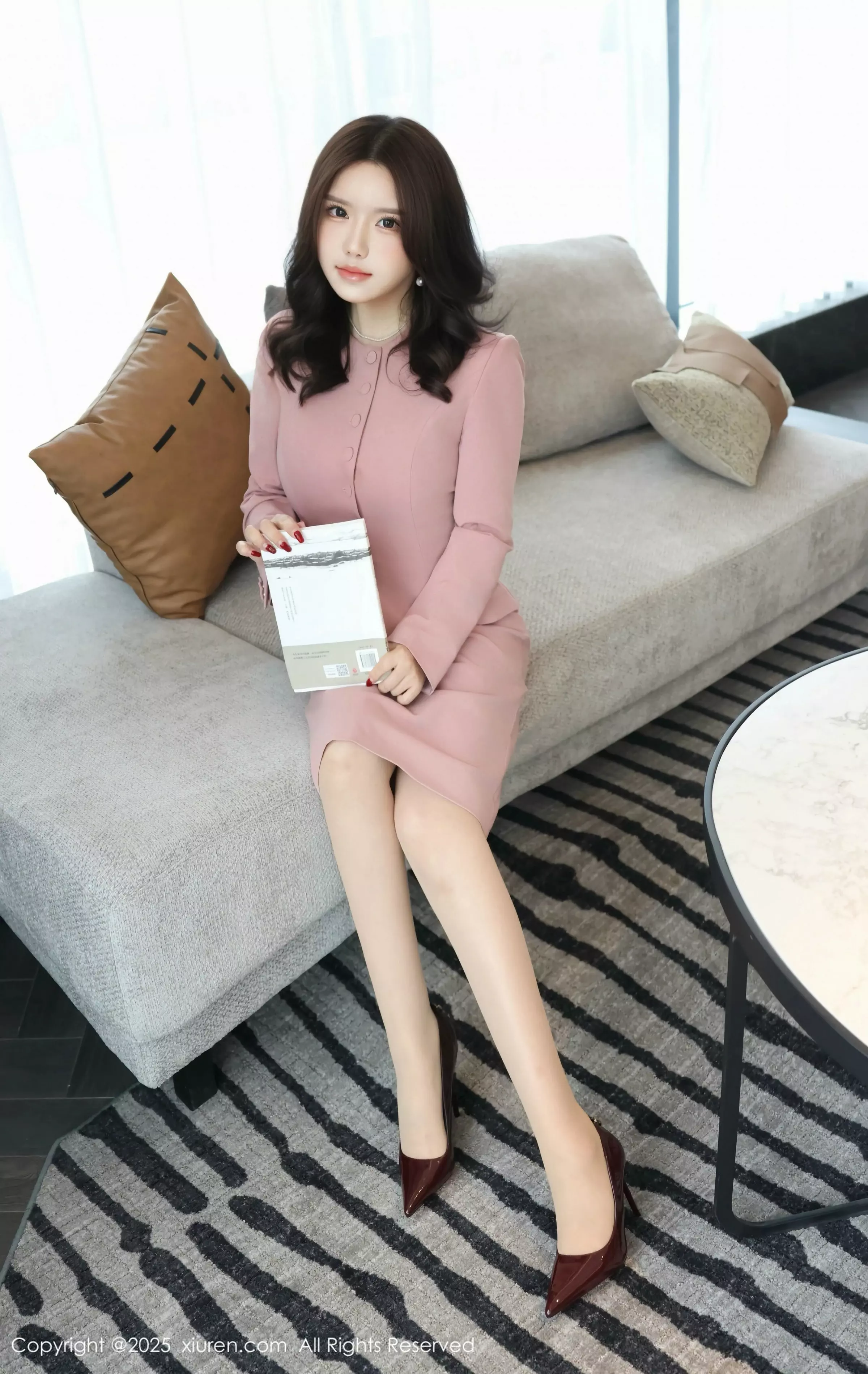 小薯条nienie粉色职业装露白色情趣内衣秀惹火身材绝美写真 第 10 张