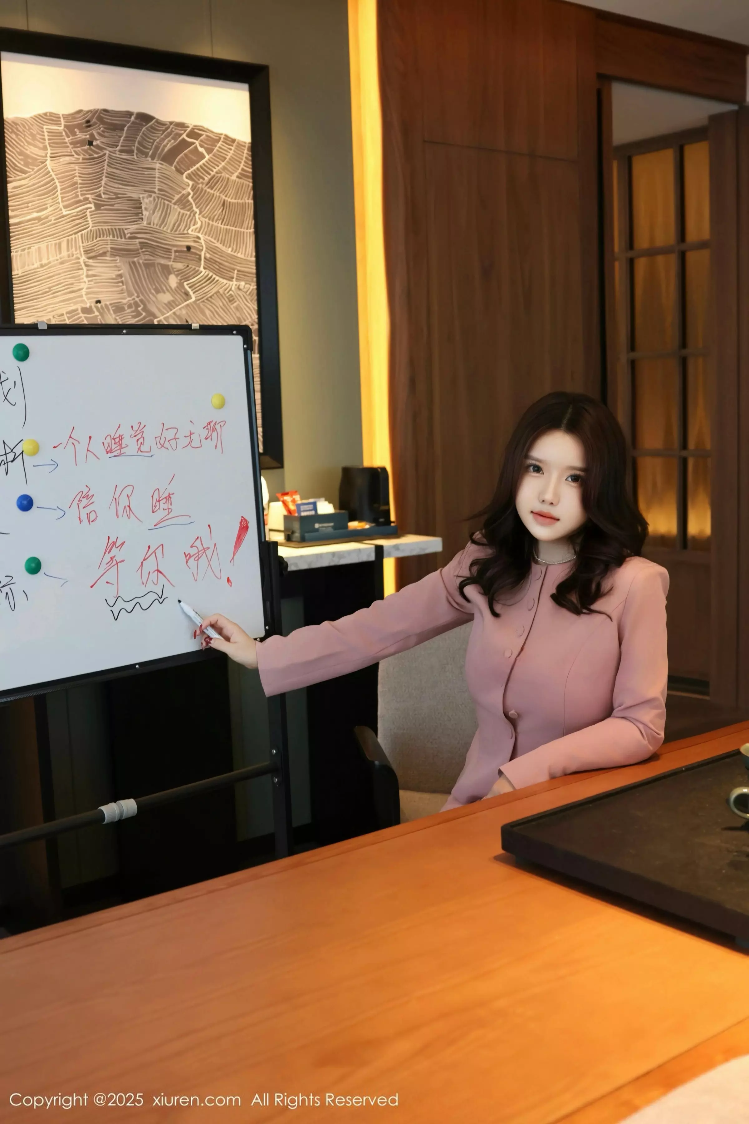 小薯条nienie粉色职业装露白色情趣内衣秀惹火身材绝美写真 第 100 张