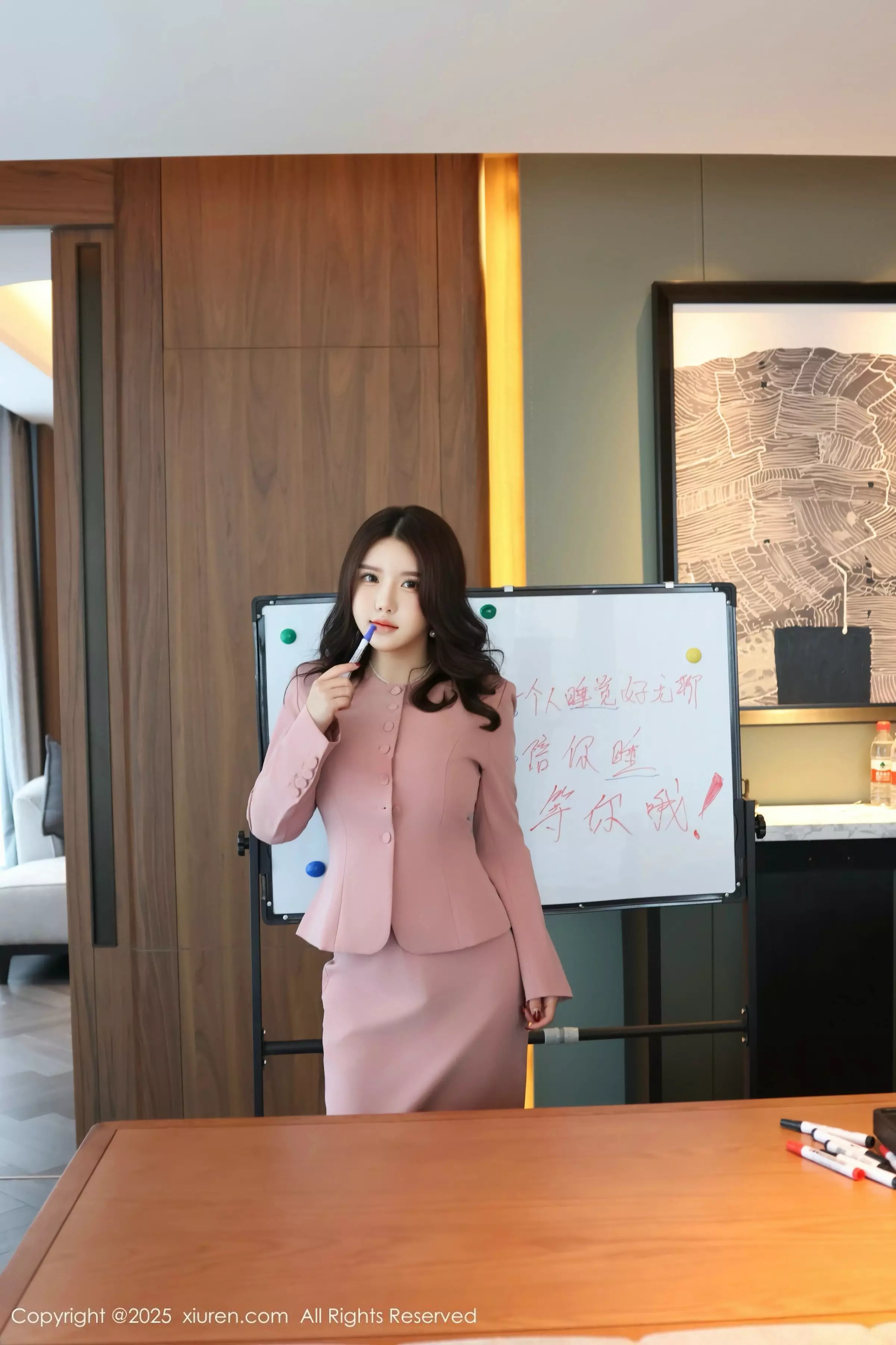 小薯条nienie粉色职业装露白色情趣内衣秀惹火身材绝美写真 第 76 张