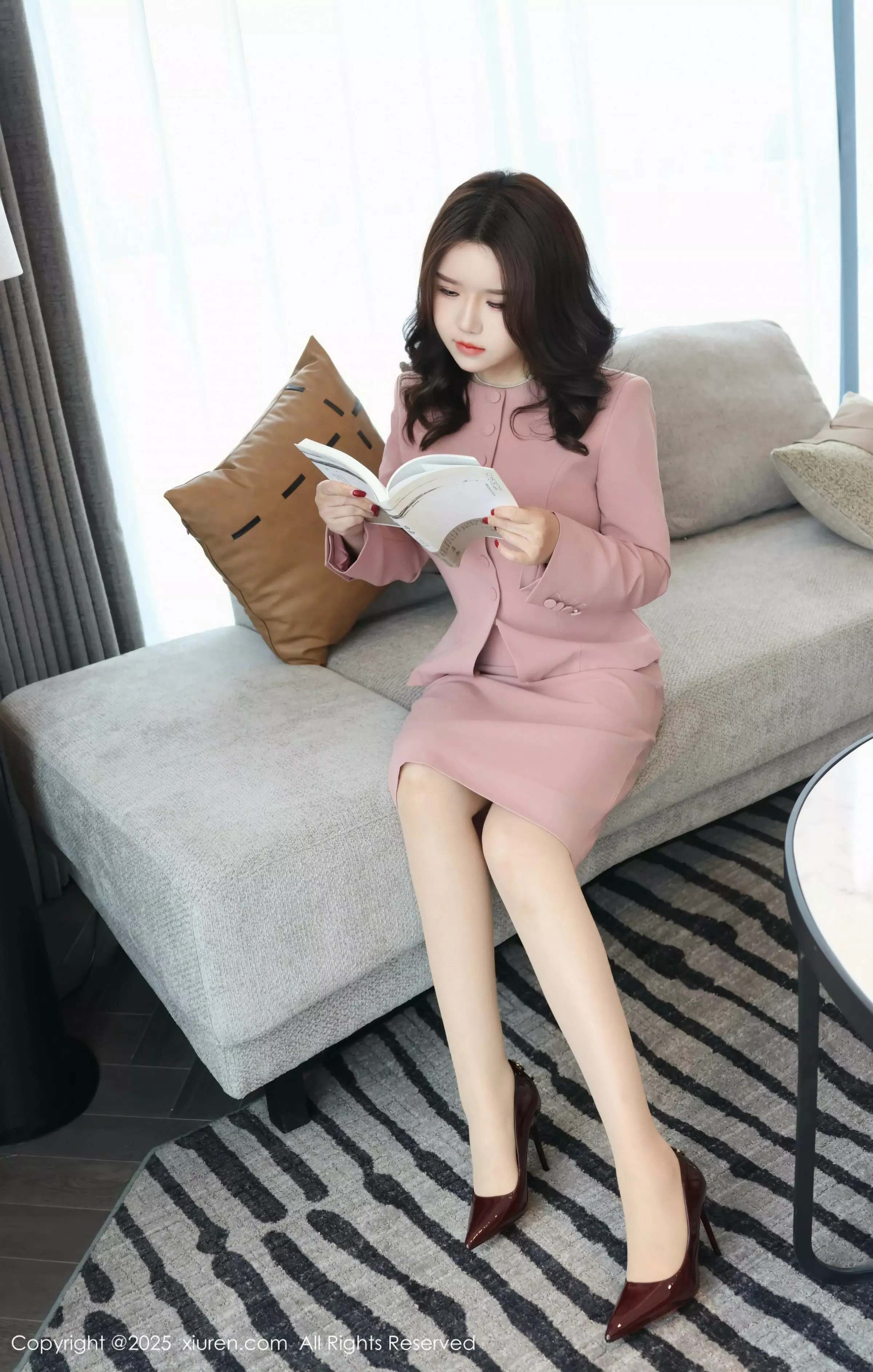 小薯条nienie粉色职业装露白色情趣内衣秀惹火身材绝美写真 第 8 张