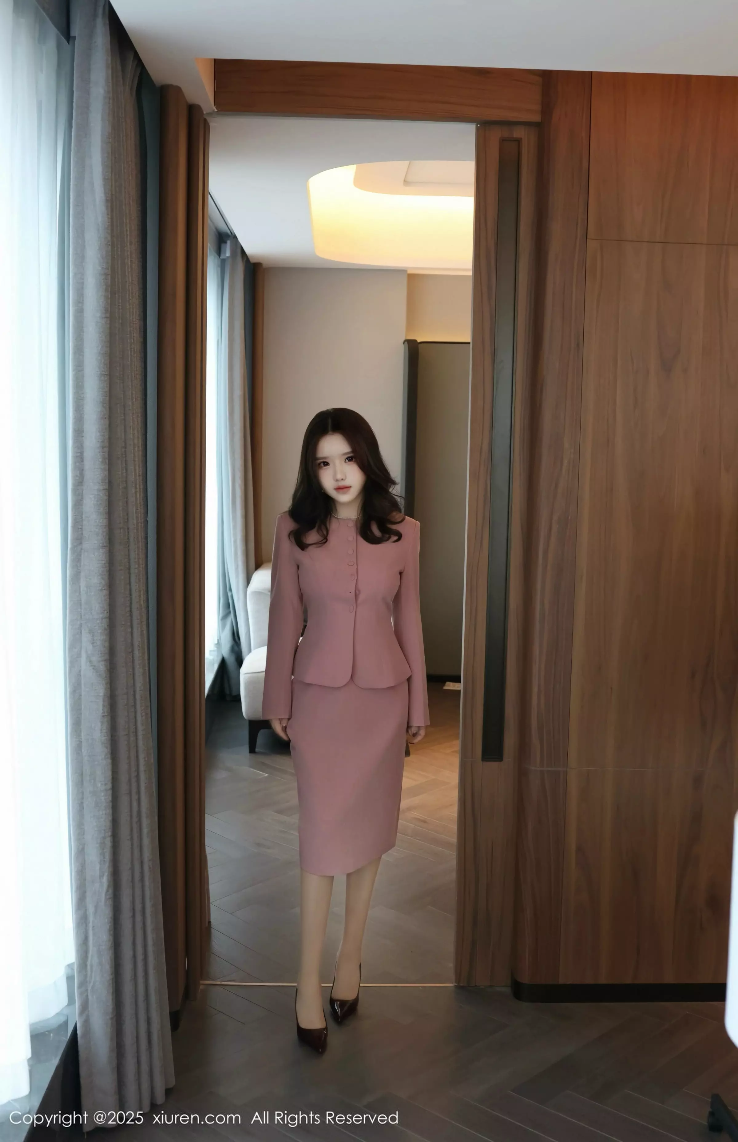 小薯条nienie粉色职业装露白色情趣内衣秀惹火身材绝美写真 第 91 张
