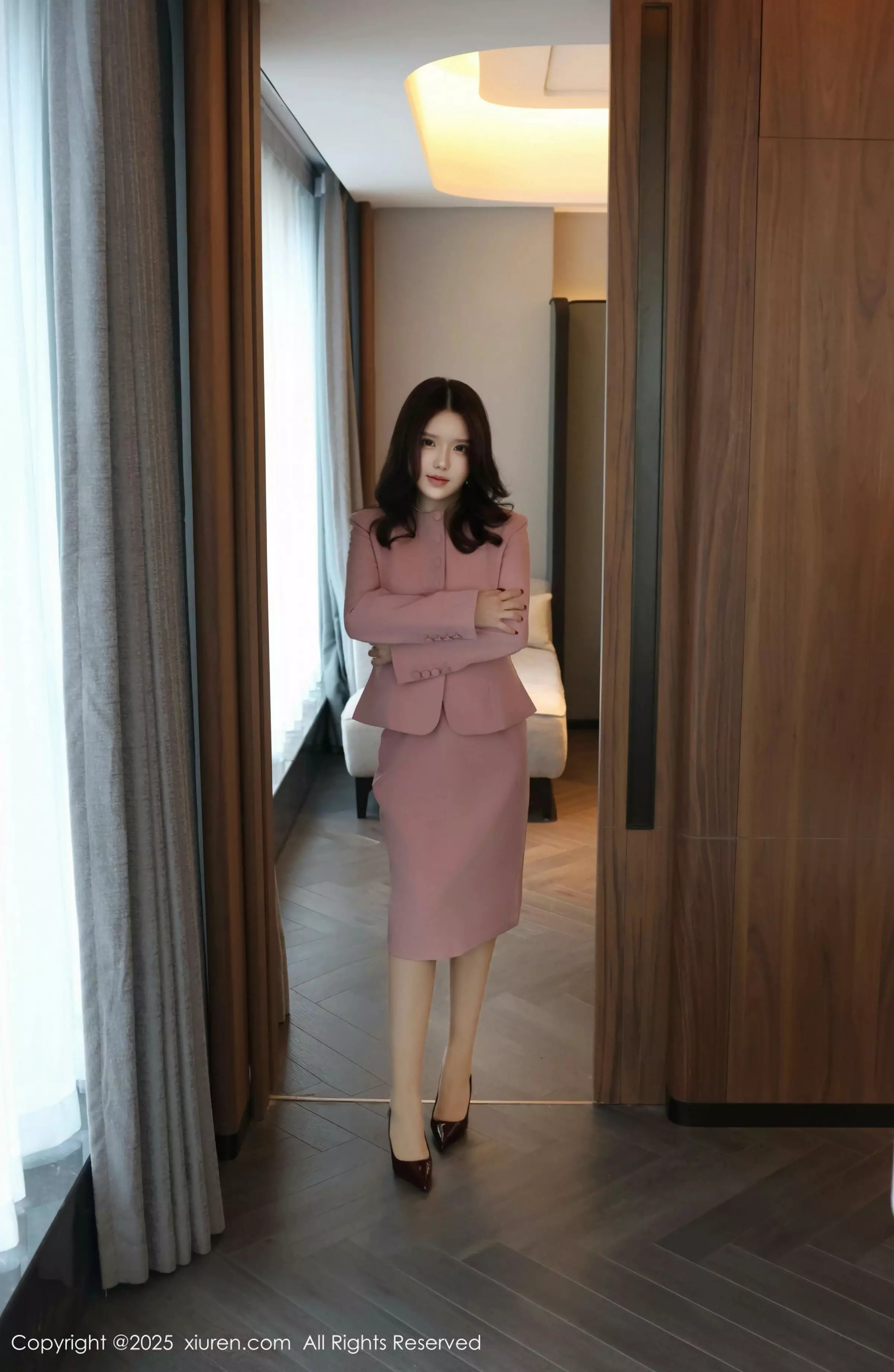 小薯条nienie粉色职业装露白色情趣内衣秀惹火身材绝美写真 第 93 张