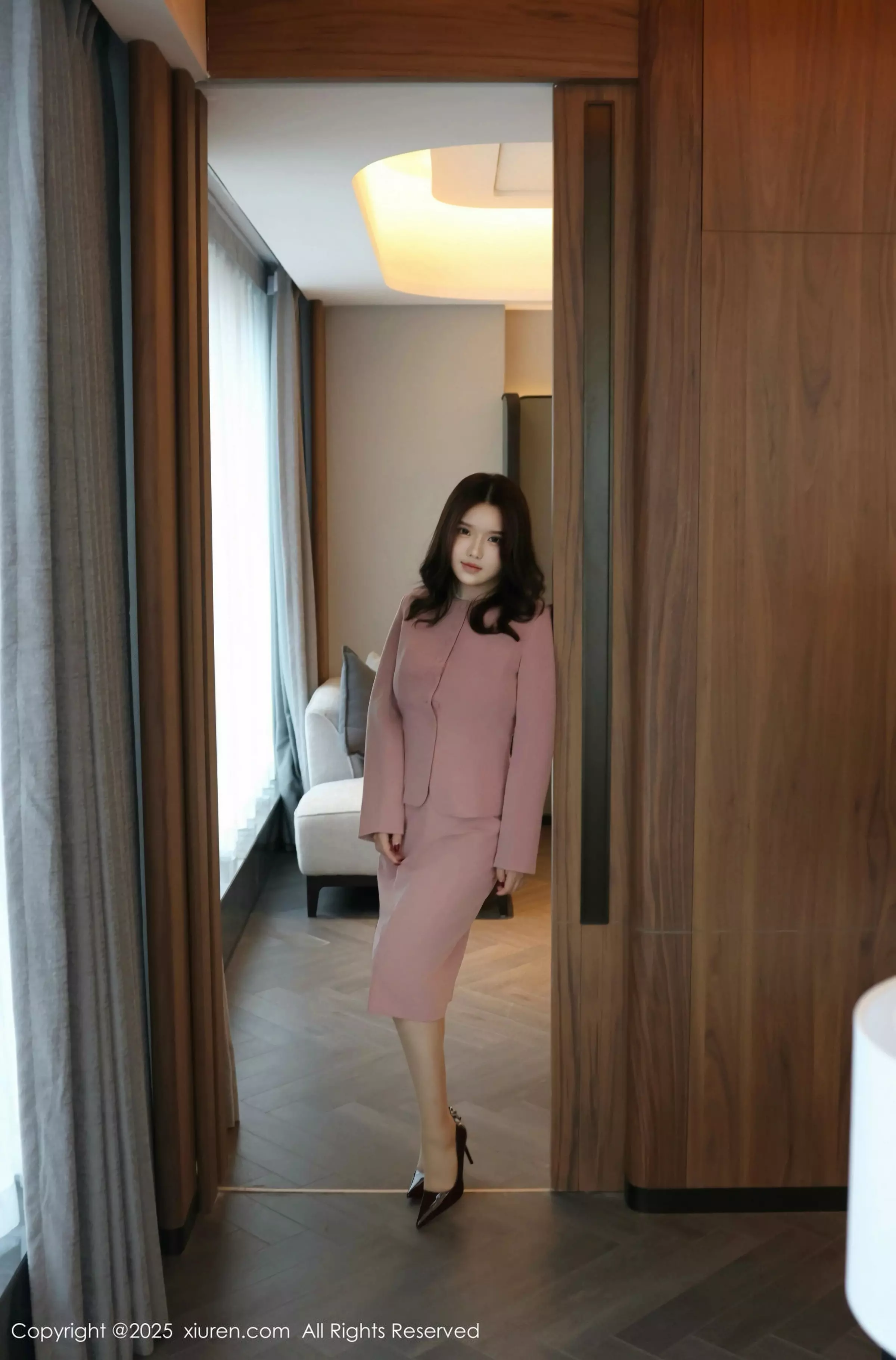 小薯条nienie粉色职业装露白色情趣内衣秀惹火身材绝美写真 第 95 张