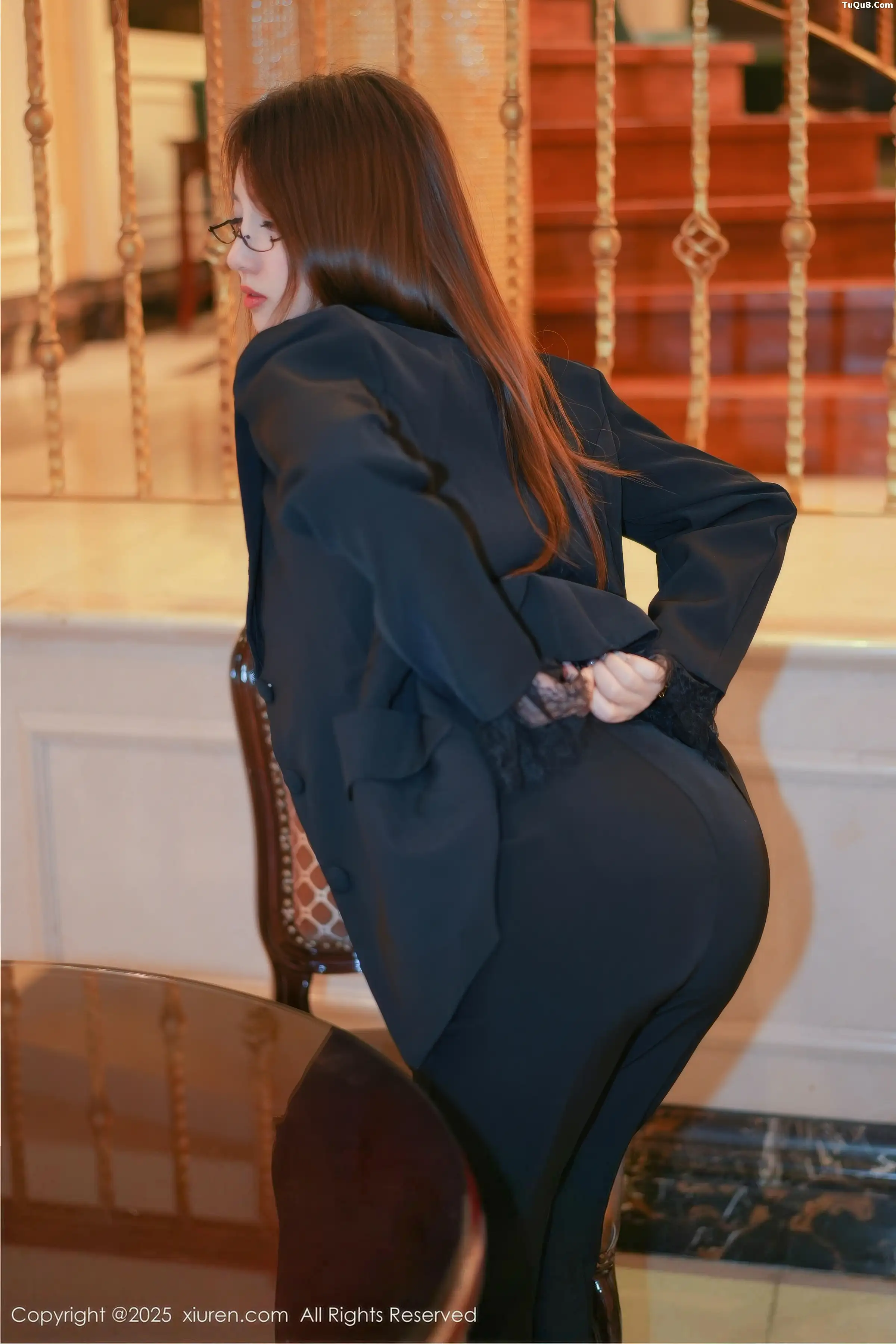 Twins-夭夭性感西服露豹纹内衣配闪亮黑丝秀曼妙身姿绝美写真 第 38 张