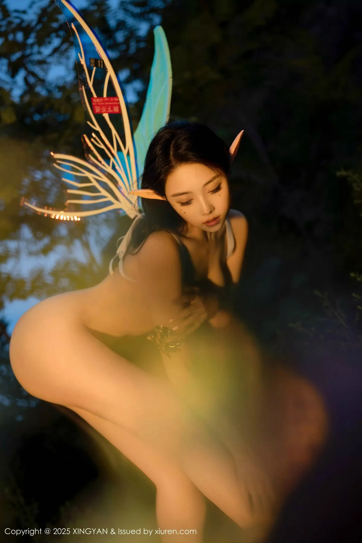 清妙精灵装扮性感白色连衣长裙秀翘臀美腿惹火绝美写真 第 118 张