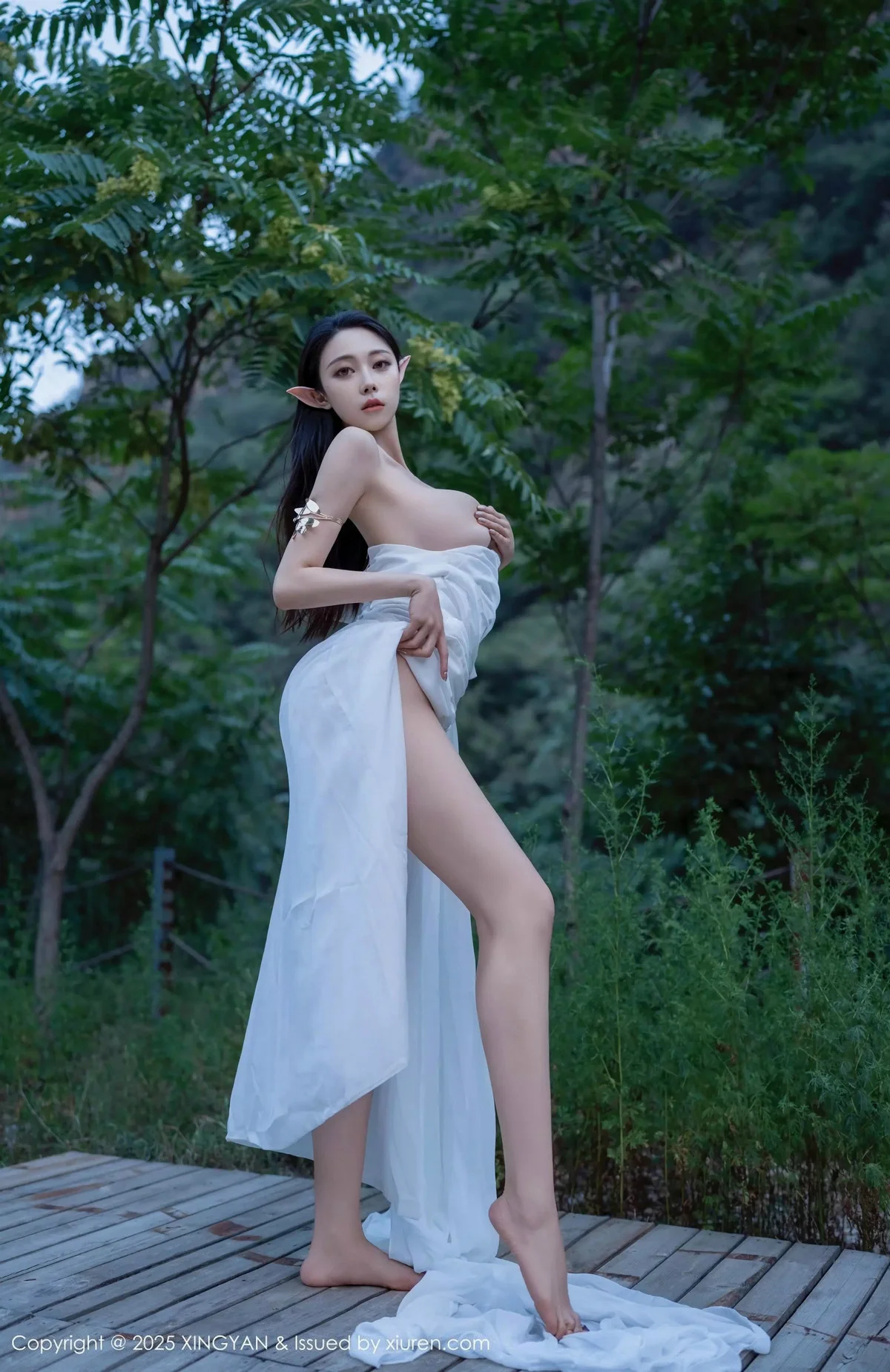 清妙精灵装扮性感白色连衣长裙秀翘臀美腿惹火绝美写真 第 29 张
