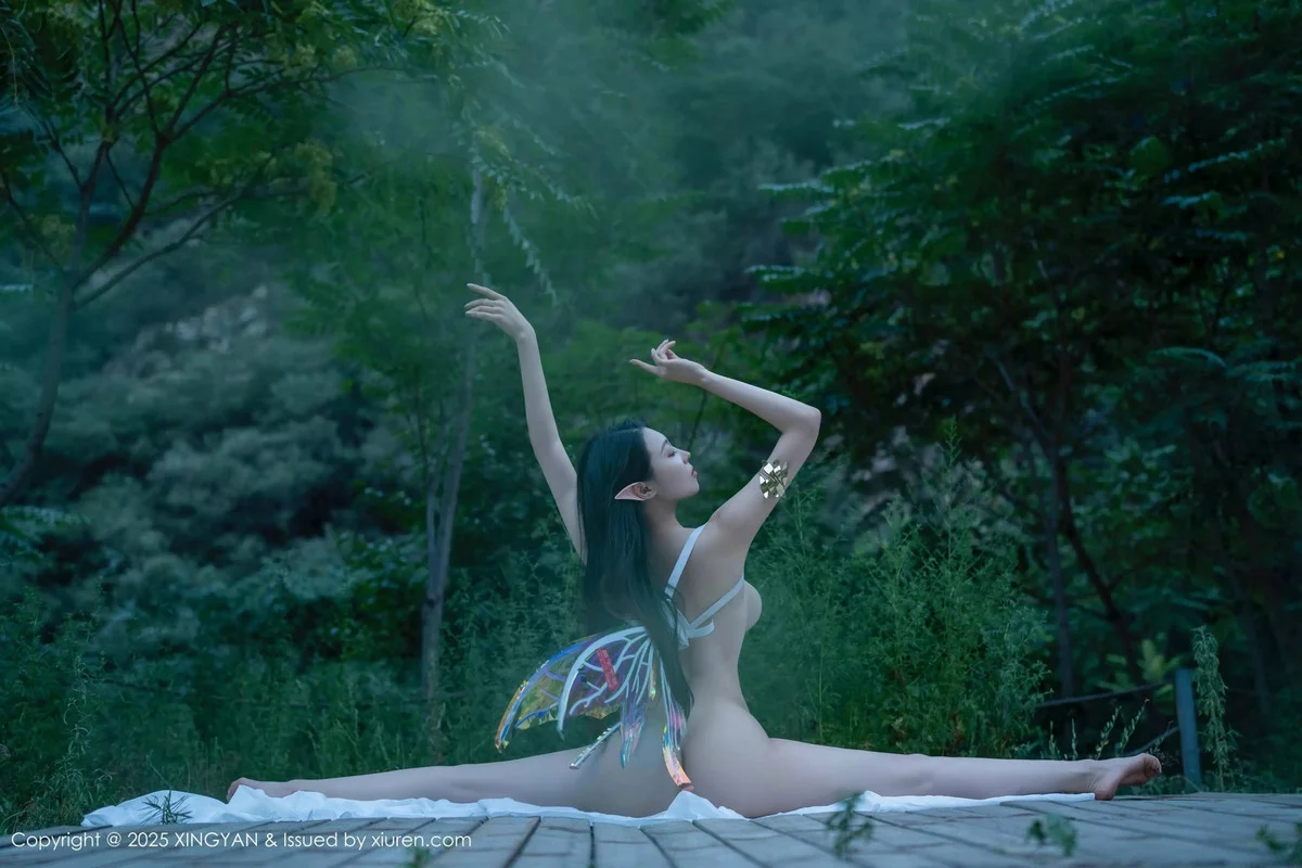 清妙精灵装扮性感白色连衣长裙秀翘臀美腿惹火绝美写真 第 65 张