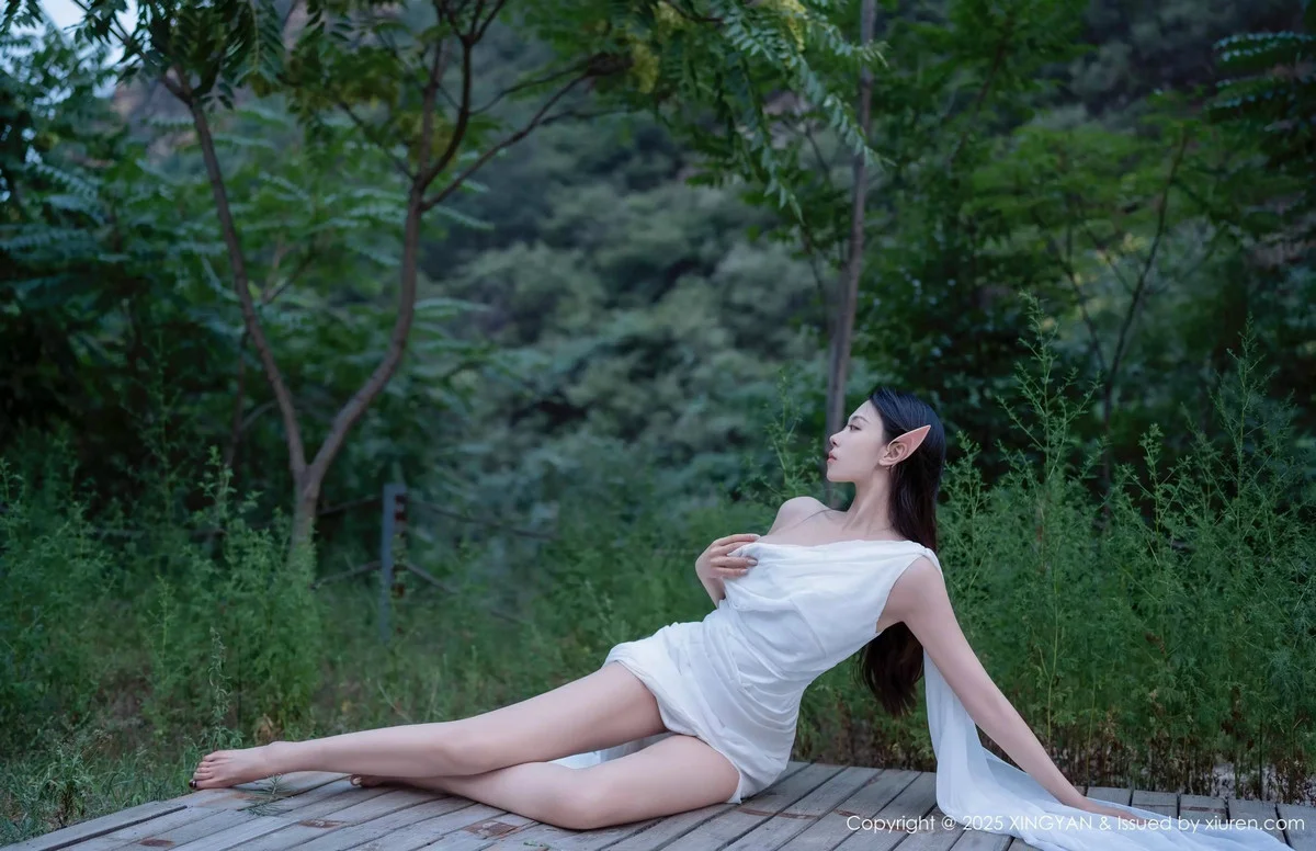 清妙精灵装扮性感白色连衣长裙秀翘臀美腿惹火绝美写真 第 7 张