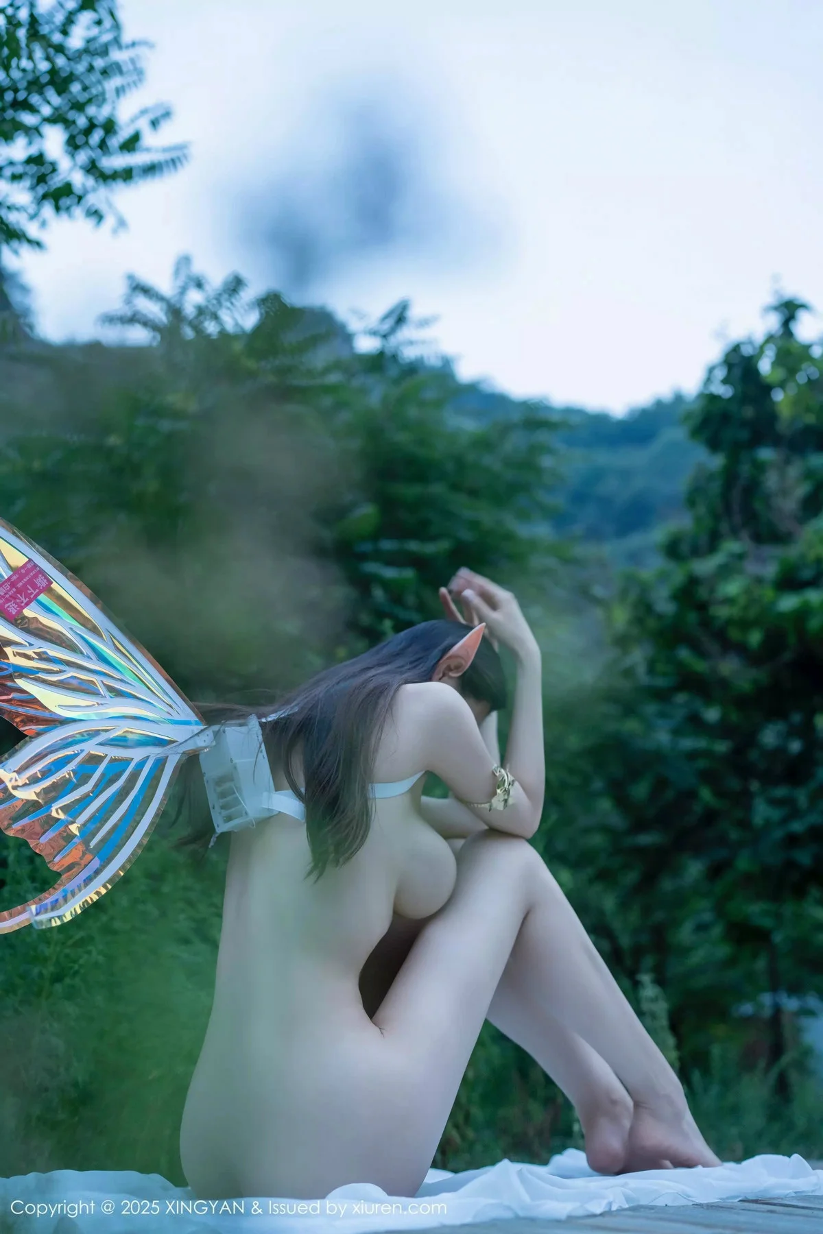 清妙精灵装扮性感白色连衣长裙秀翘臀美腿惹火绝美写真 第 76 张