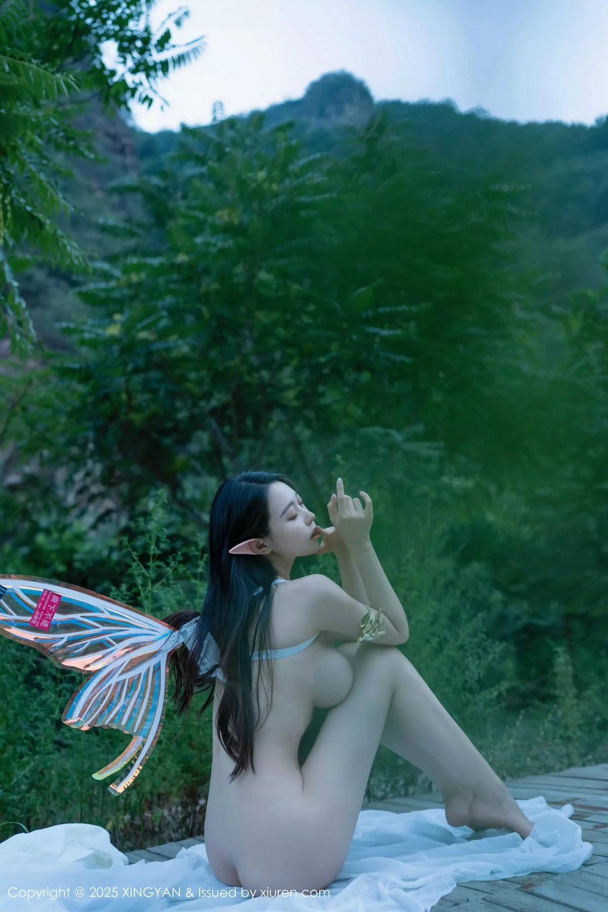 清妙精灵装扮性感白色连衣长裙秀翘臀美腿惹火绝美写真 第 77 张