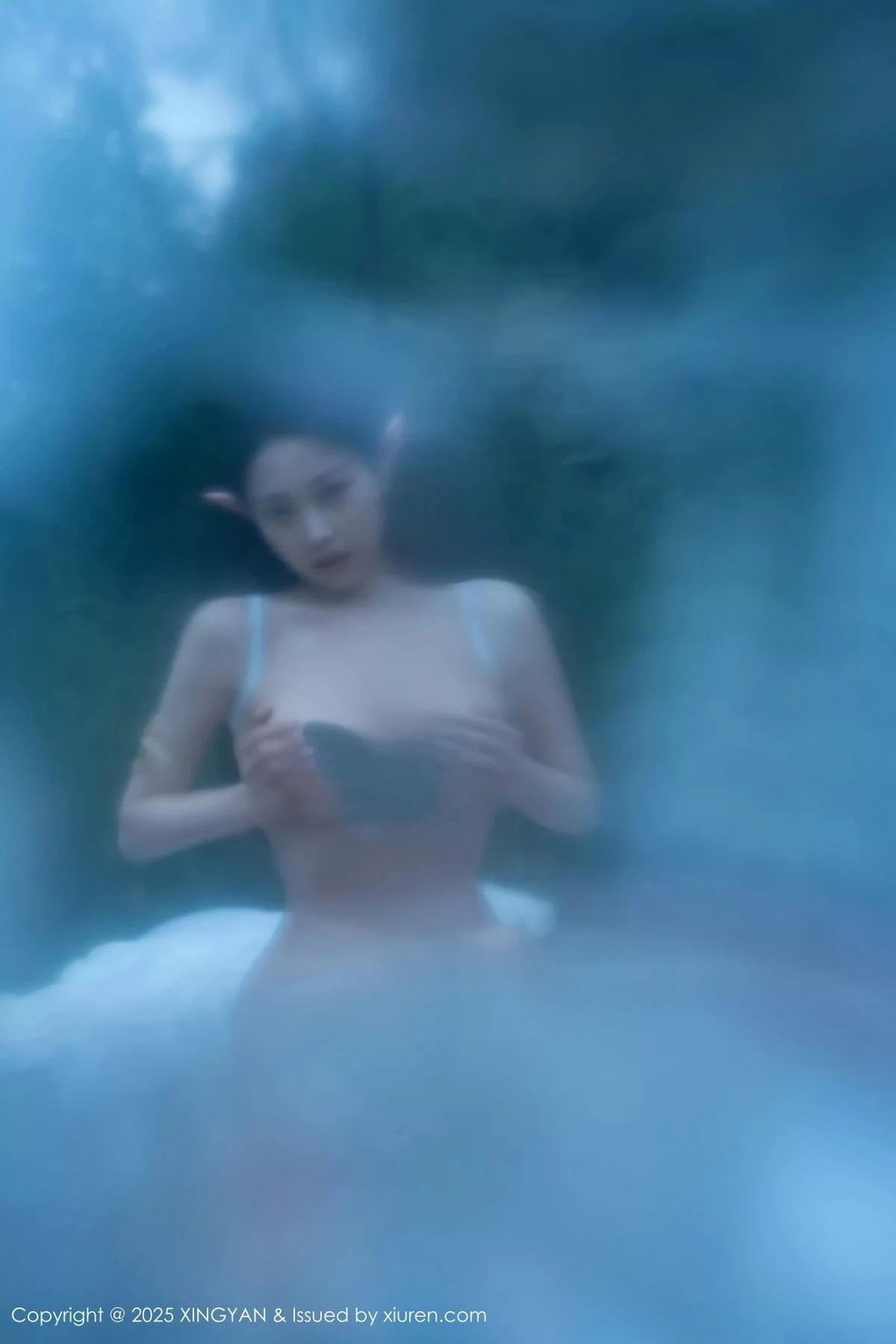 清妙精灵装扮性感白色连衣长裙秀翘臀美腿惹火绝美写真 第 81 张