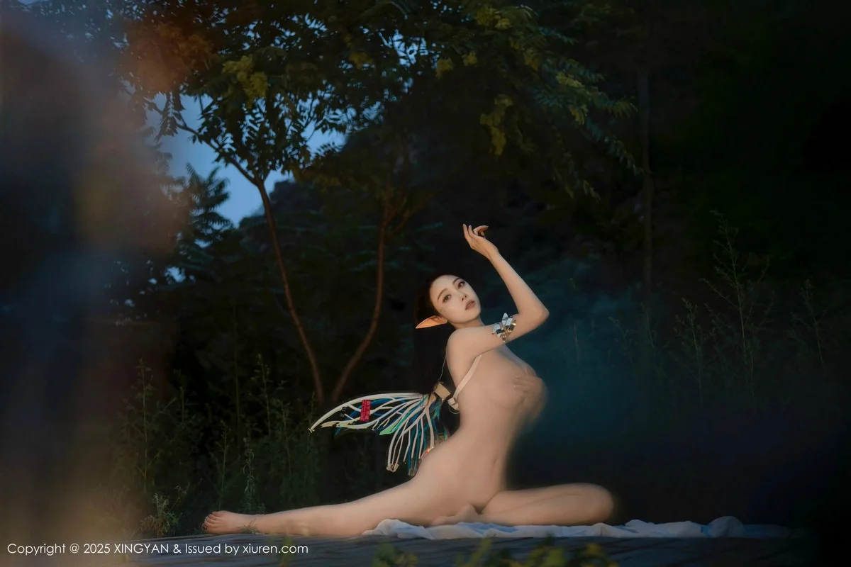 清妙精灵装扮性感白色连衣长裙秀翘臀美腿惹火绝美写真 第 93 张