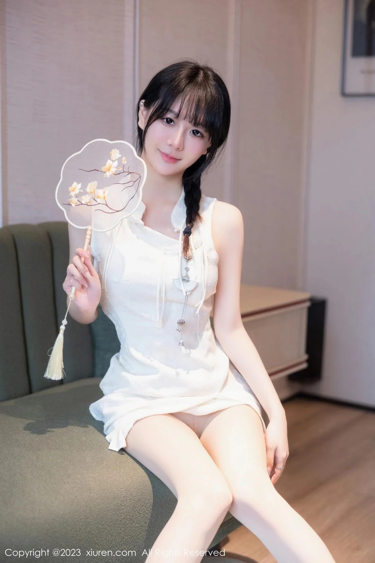 幼幼性感白色旗袍服饰配原色丝袜秀完美身材撩人绝美写真 第 19 张